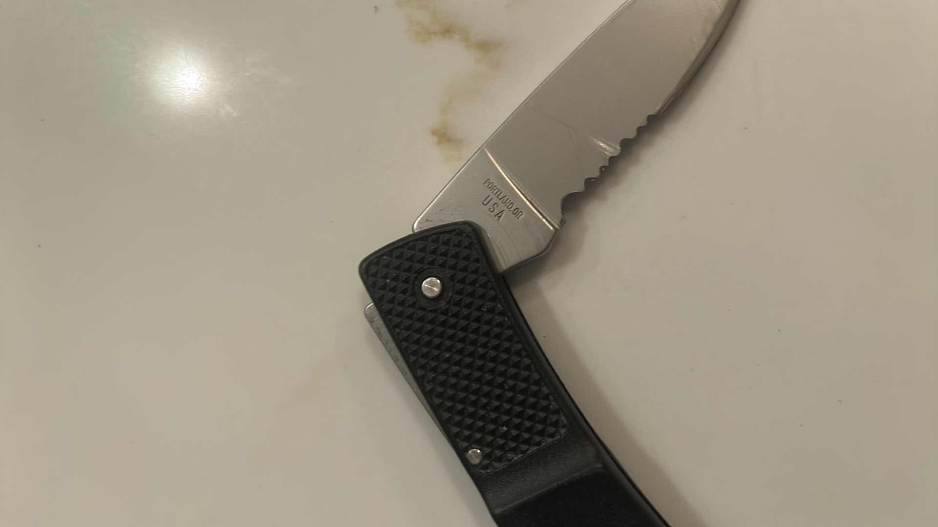 Photo 1 of 4- BLACK FOLDING KNIVES 2 GERBER 3 KERSHAW