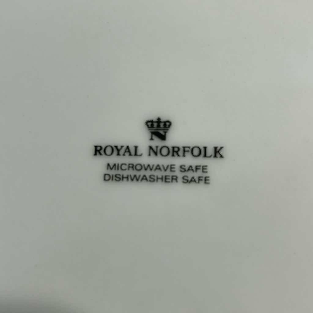 Photo 1 of 9-ROYAL NORFOLK " CARDINAL CHRISTMAS" DINNER PLATES