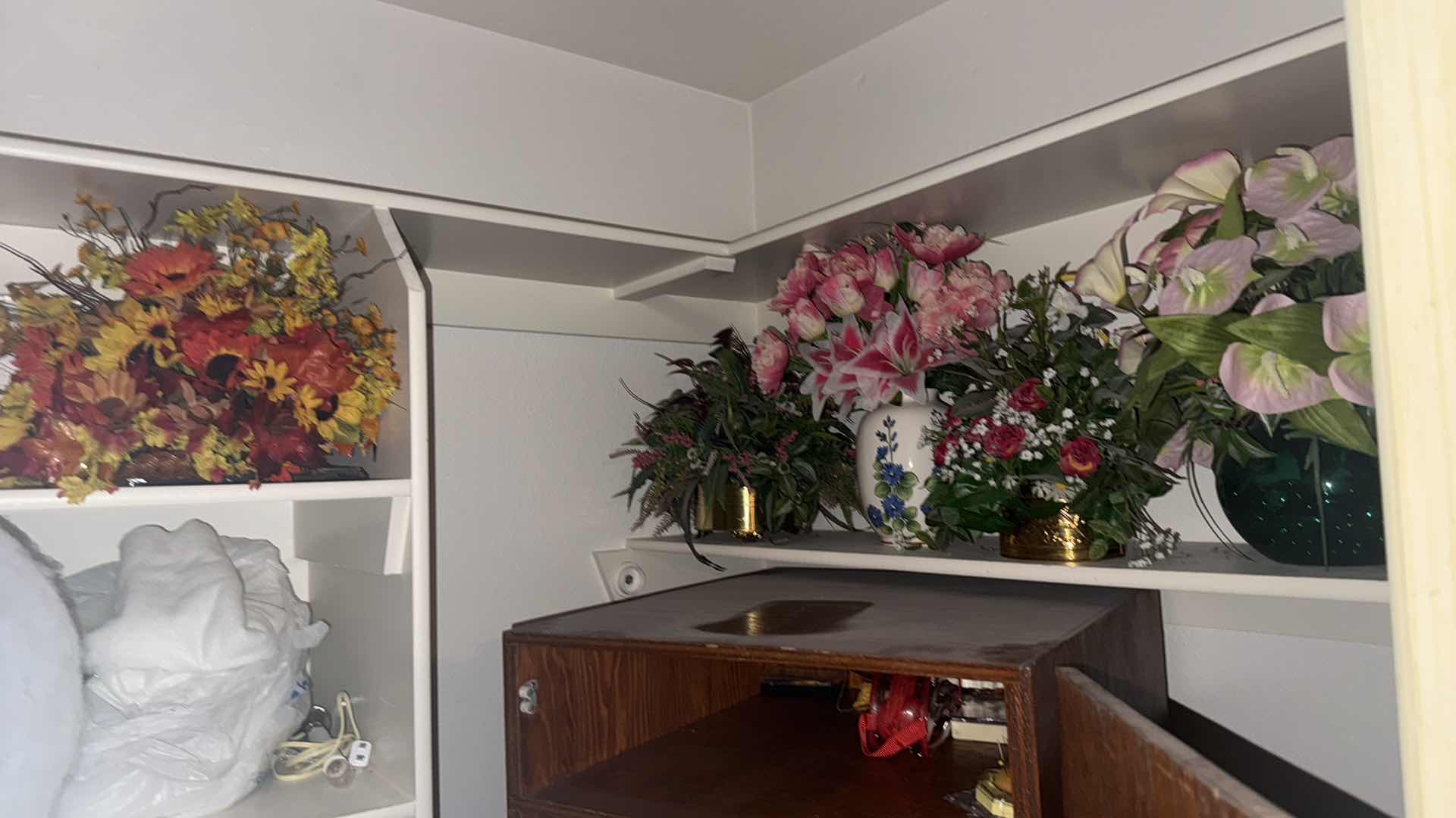 Photo 1 of CONTENTS OF CLOSET ARTS & CRAFTS / CABINET H 64” W 19”