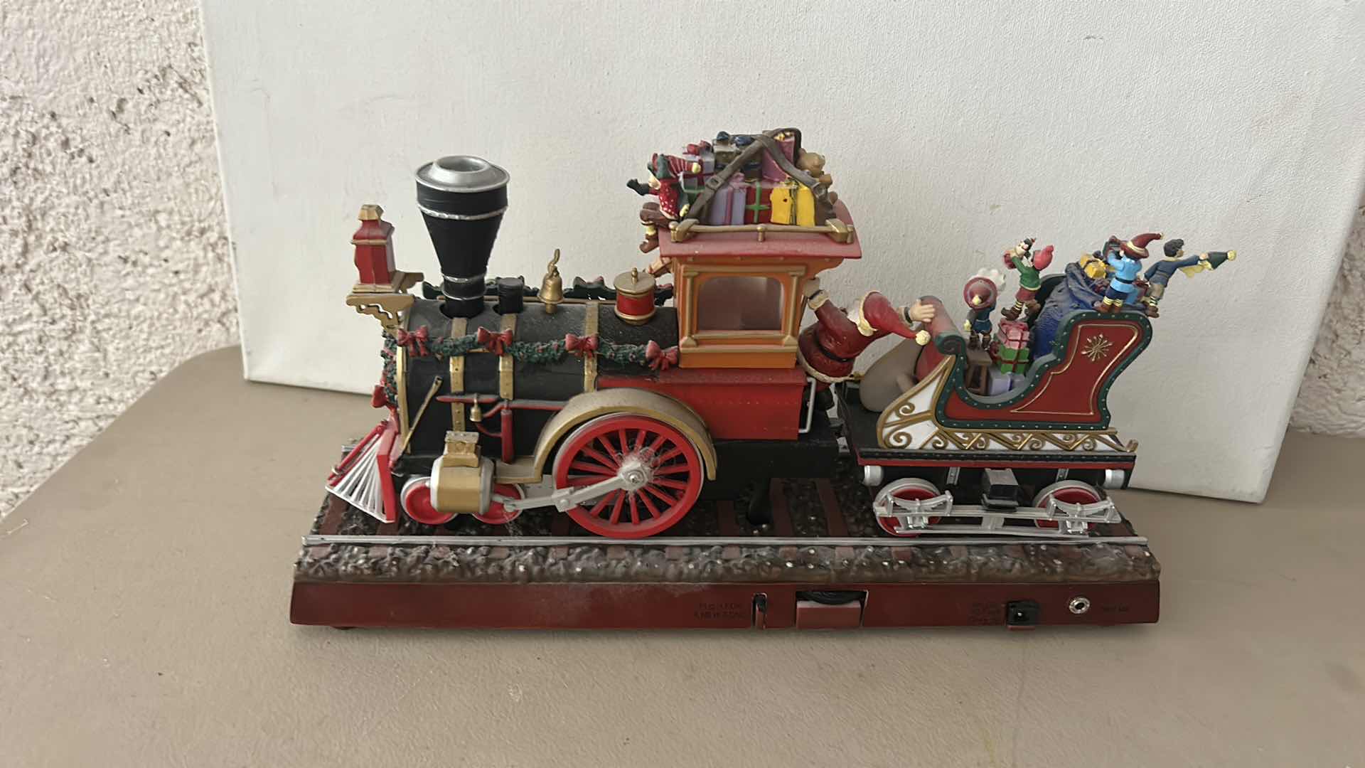 Photo 1 of CHRISTMAS CHOO-CHOO TRAIN DECOR H7 1/2”