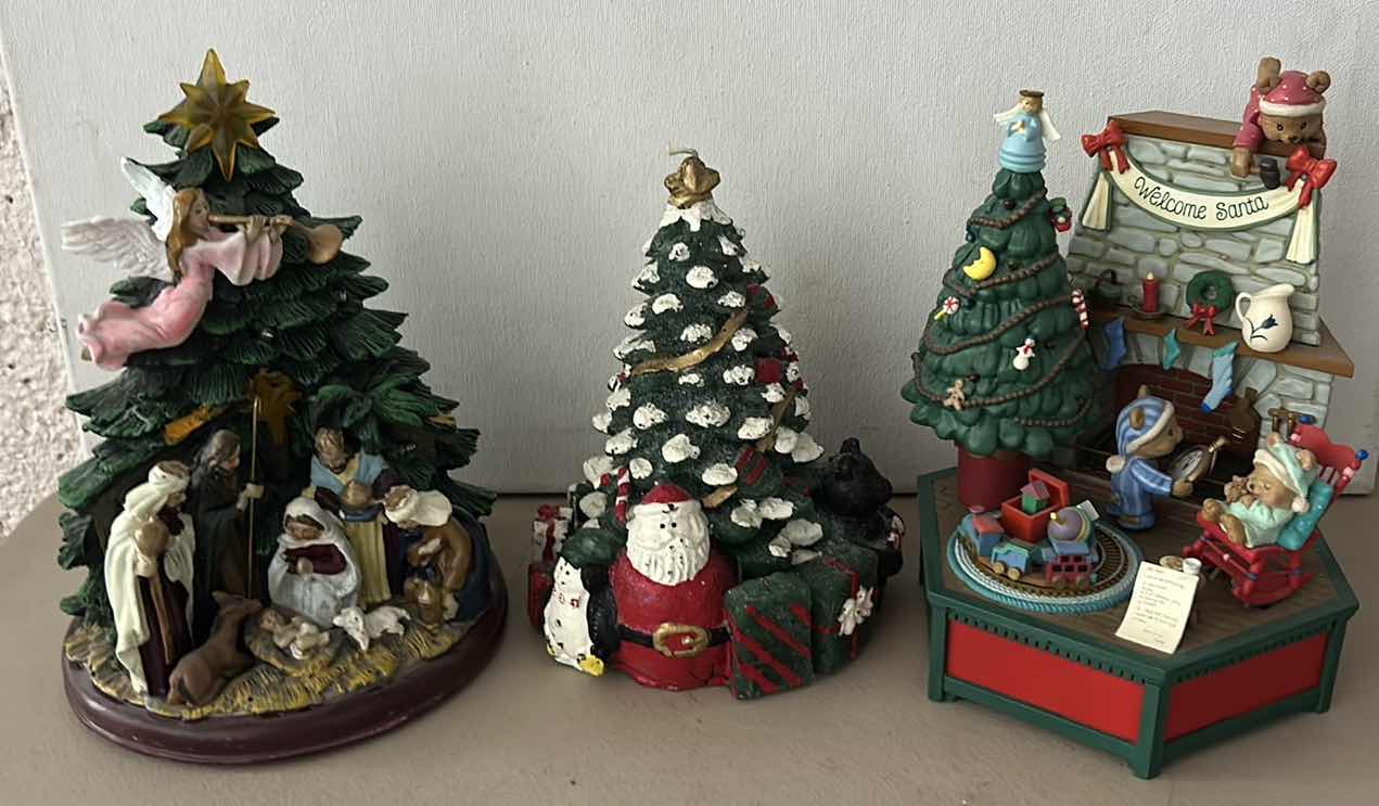 Photo 1 of 3 PIECE CHRISTMAS DECOR, TALLEST 8”