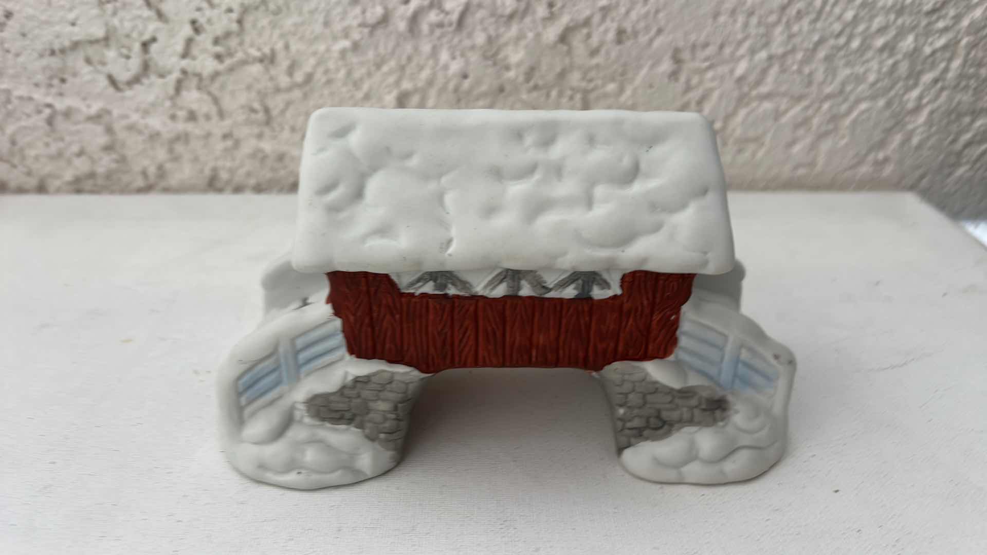 Photo 1 of FIVE MINIATURE PLASTIC CHRISTMAS VILLAGE PIECES AND ONE CERAMIC PIECE H4.5”