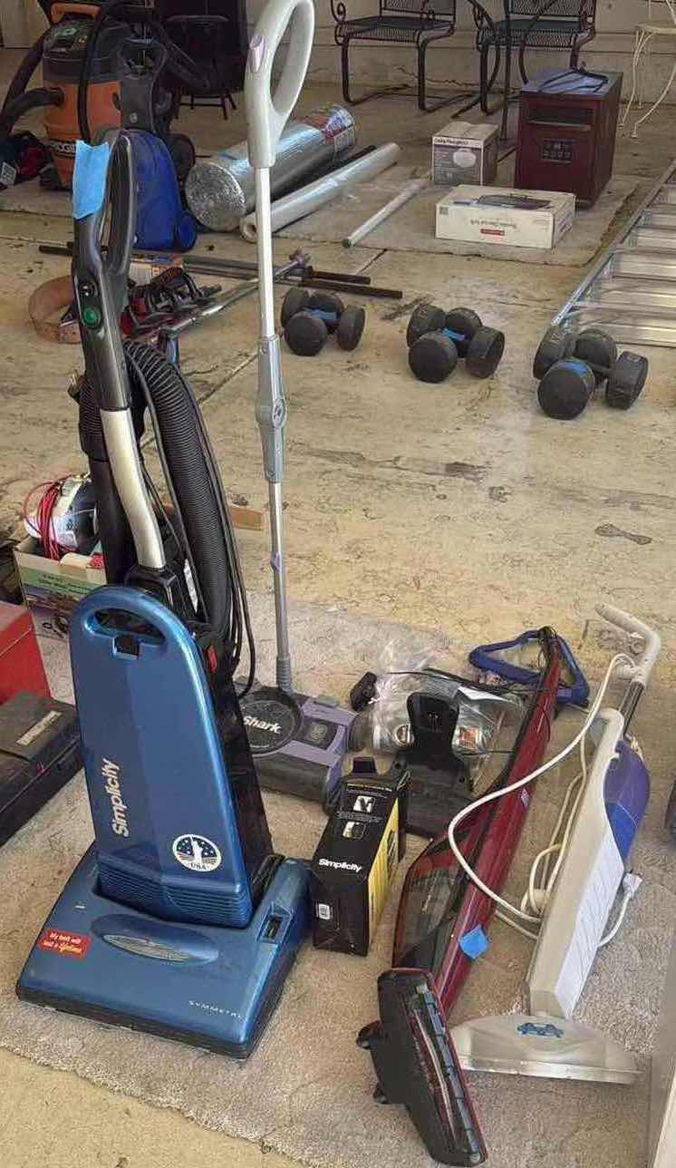 Photo 1 of 4 VACUUMS/ MOP SIMPLICITY/ SHARK/ KENMORE/H2O