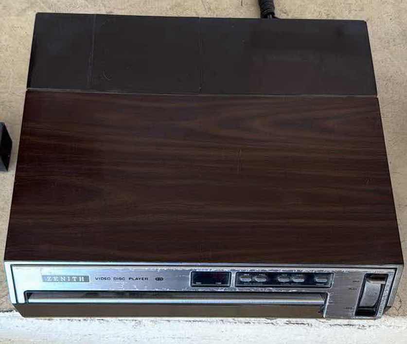 View 2 of VINTAGE ZENITH VP2000 VIDEO DISC PLAYER USES CED TECHNOLOGY MOVIE LOTS SOLD SEPARATELY 17" X 6"