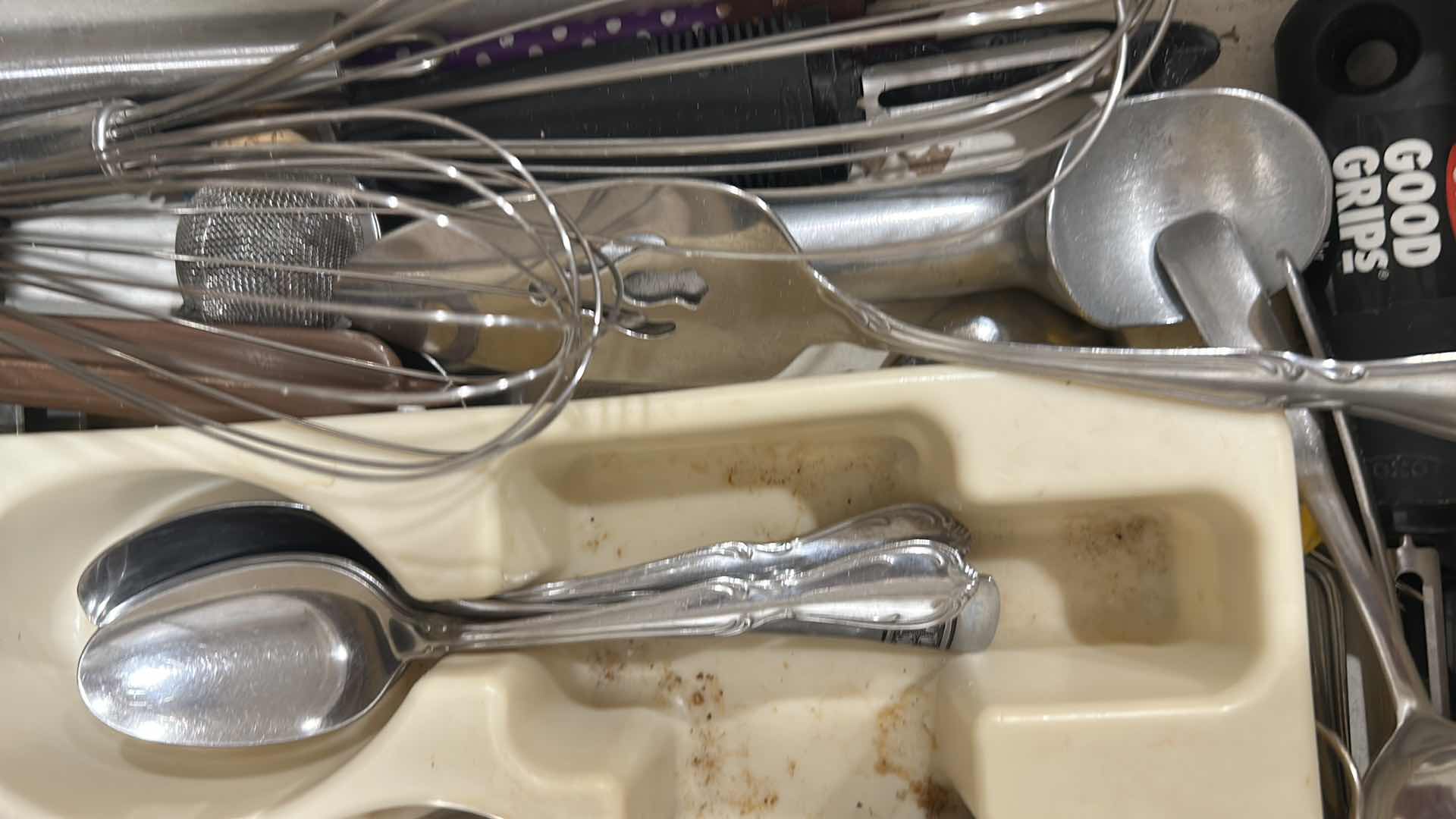Photo 1 of CONTENTS OF DRAWER FLATWARE