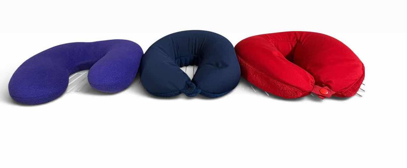 Photo 1 of 3-PCS TRAVELING NECK PILLOWS