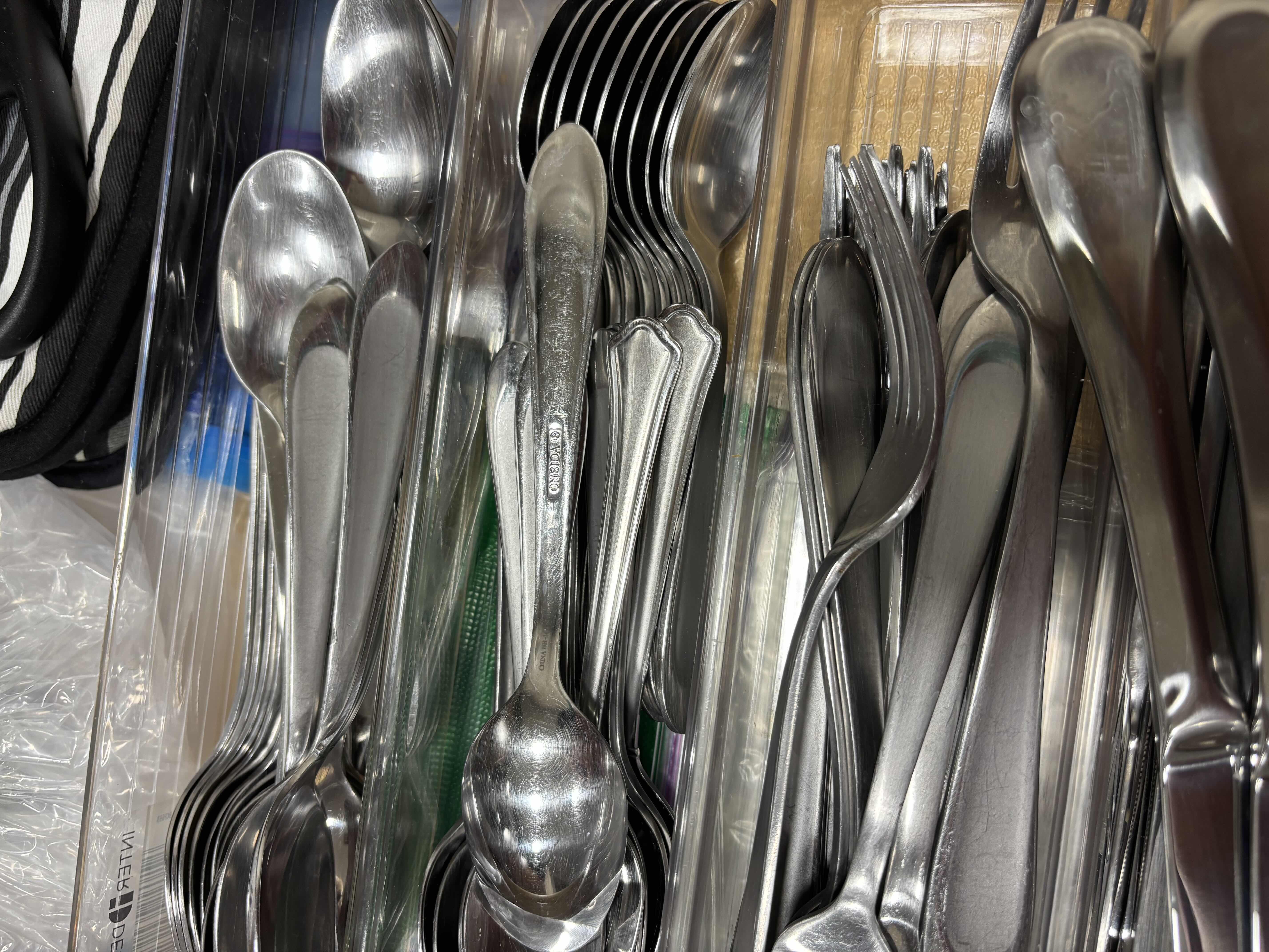 Photo 1 of CONTENTS OF KITCHEN DRAWER