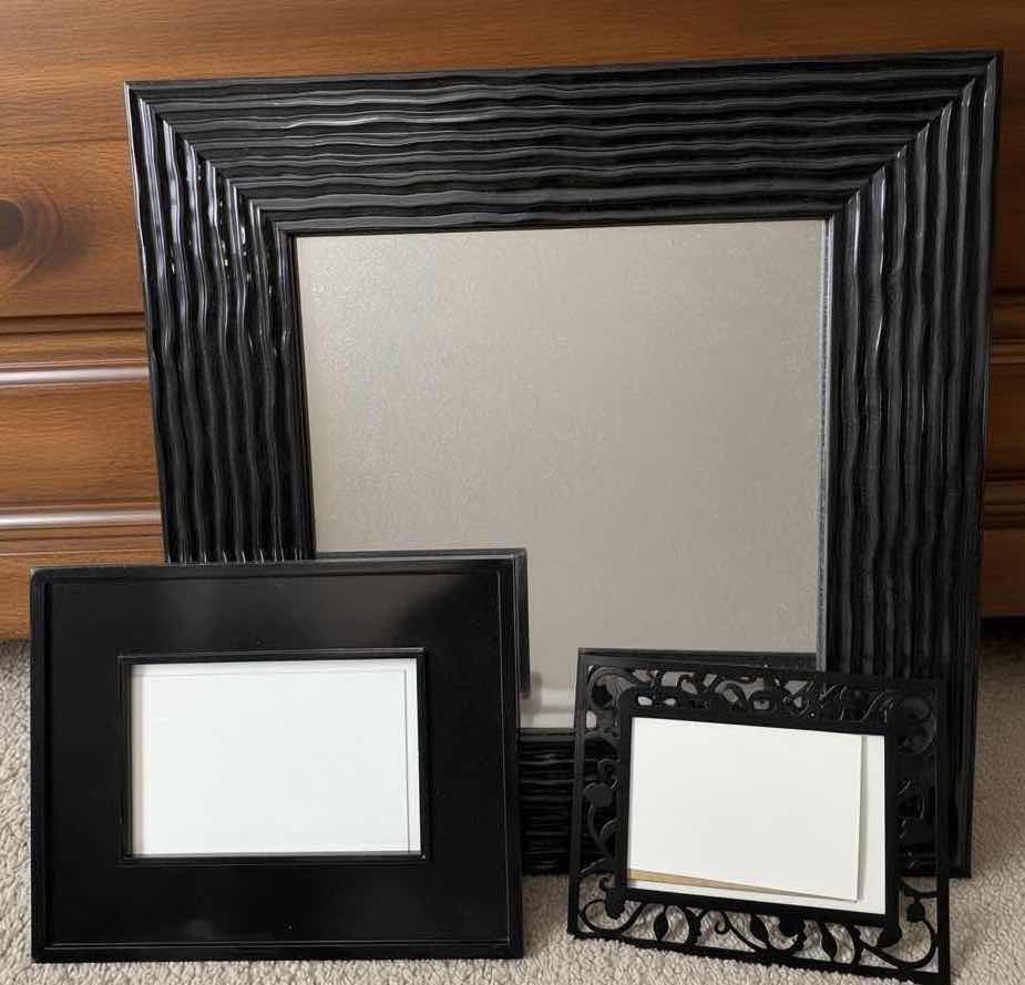 Photo 1 of 5-PCS HOME DÉCOR LOT – PHOTO FRAMES, METAL DISPLAY STANDS & DECORATIVE BOX 28.5”X3”H28.5”