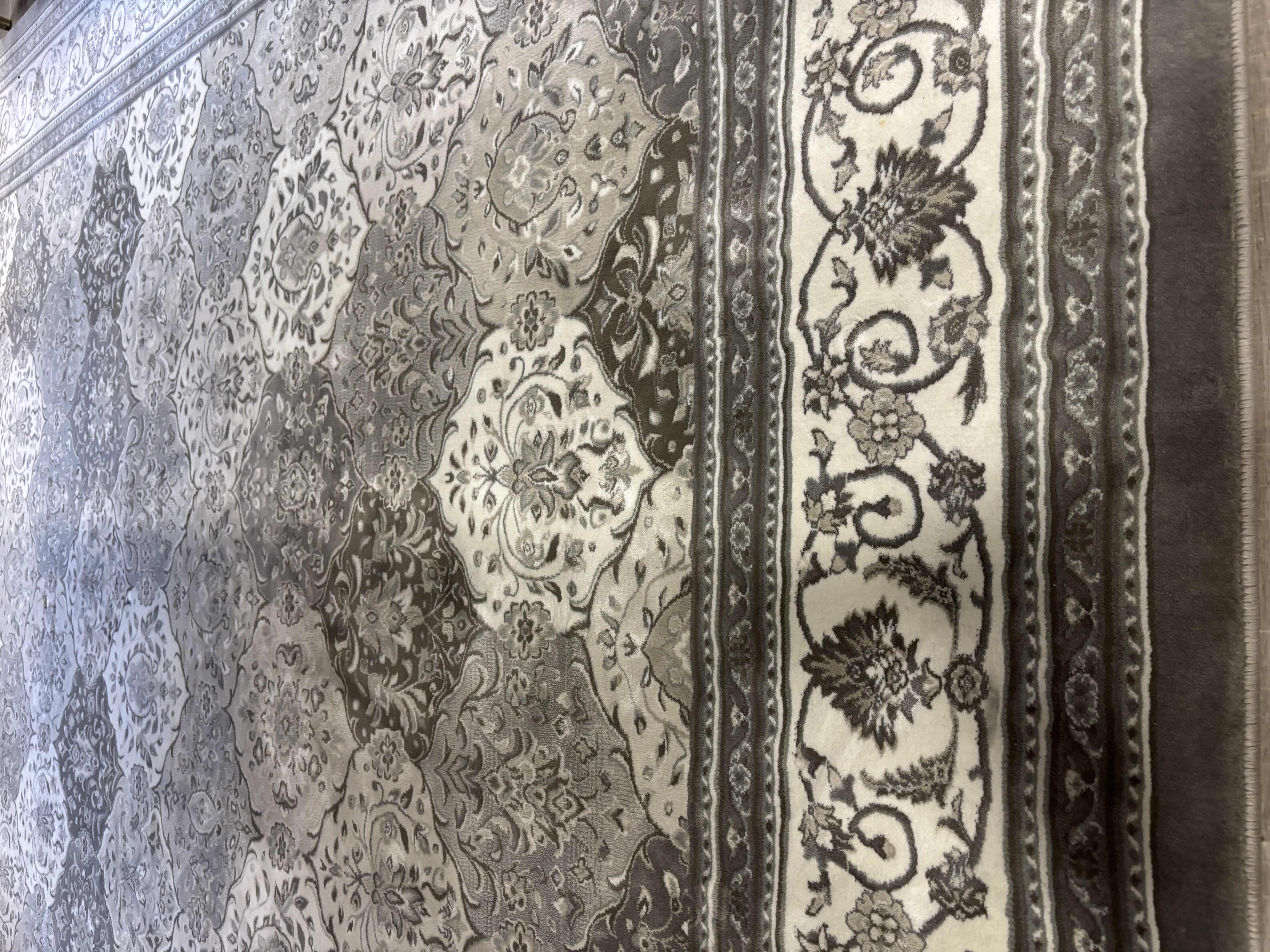 Photo 1 of THOMASVILLE TIMELESS CLASSIC AREA RUG 7’ 10” X 10’ $290