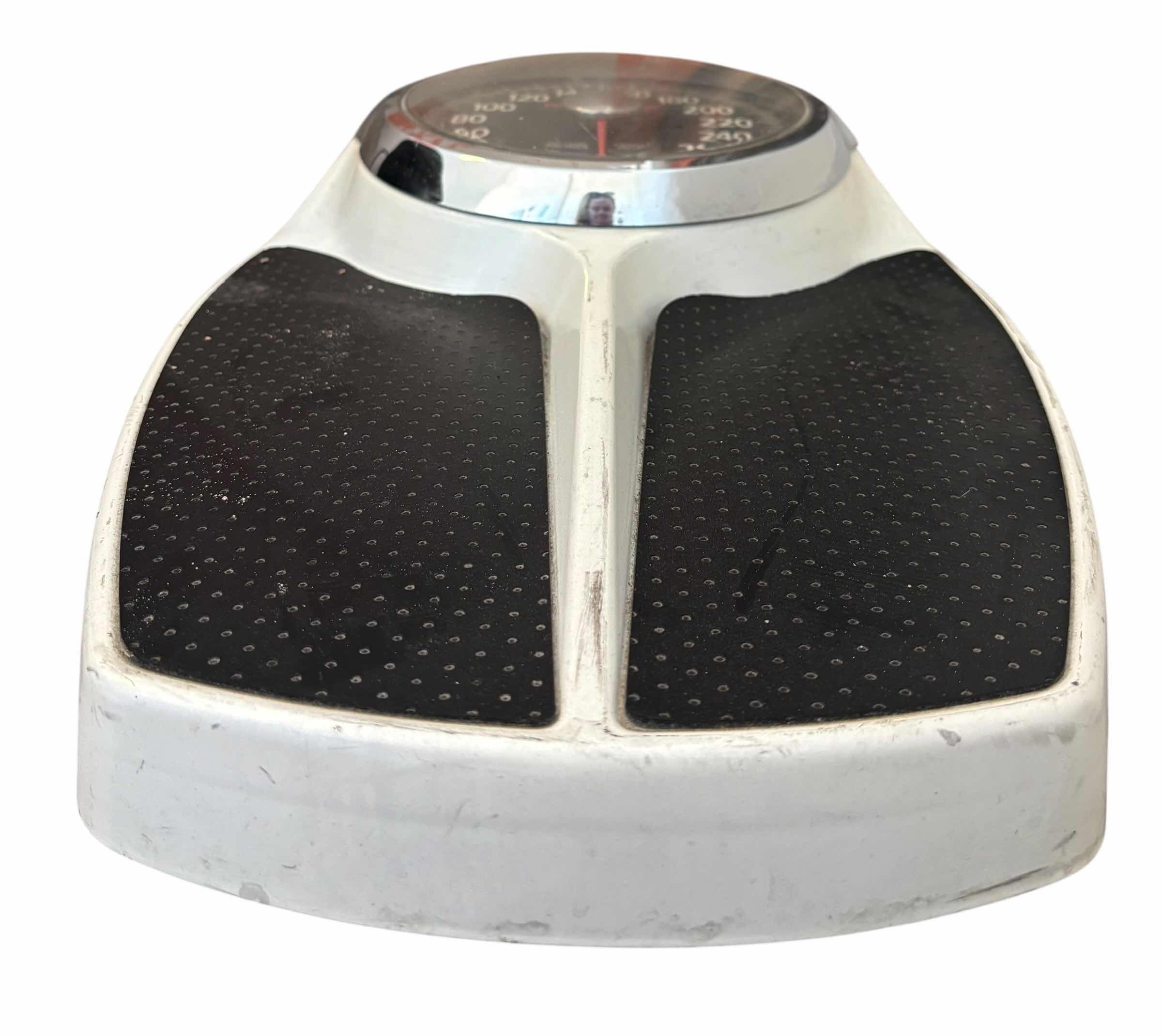 Photo 1 of HEALTH O METER PROFESSIONAL SCALE