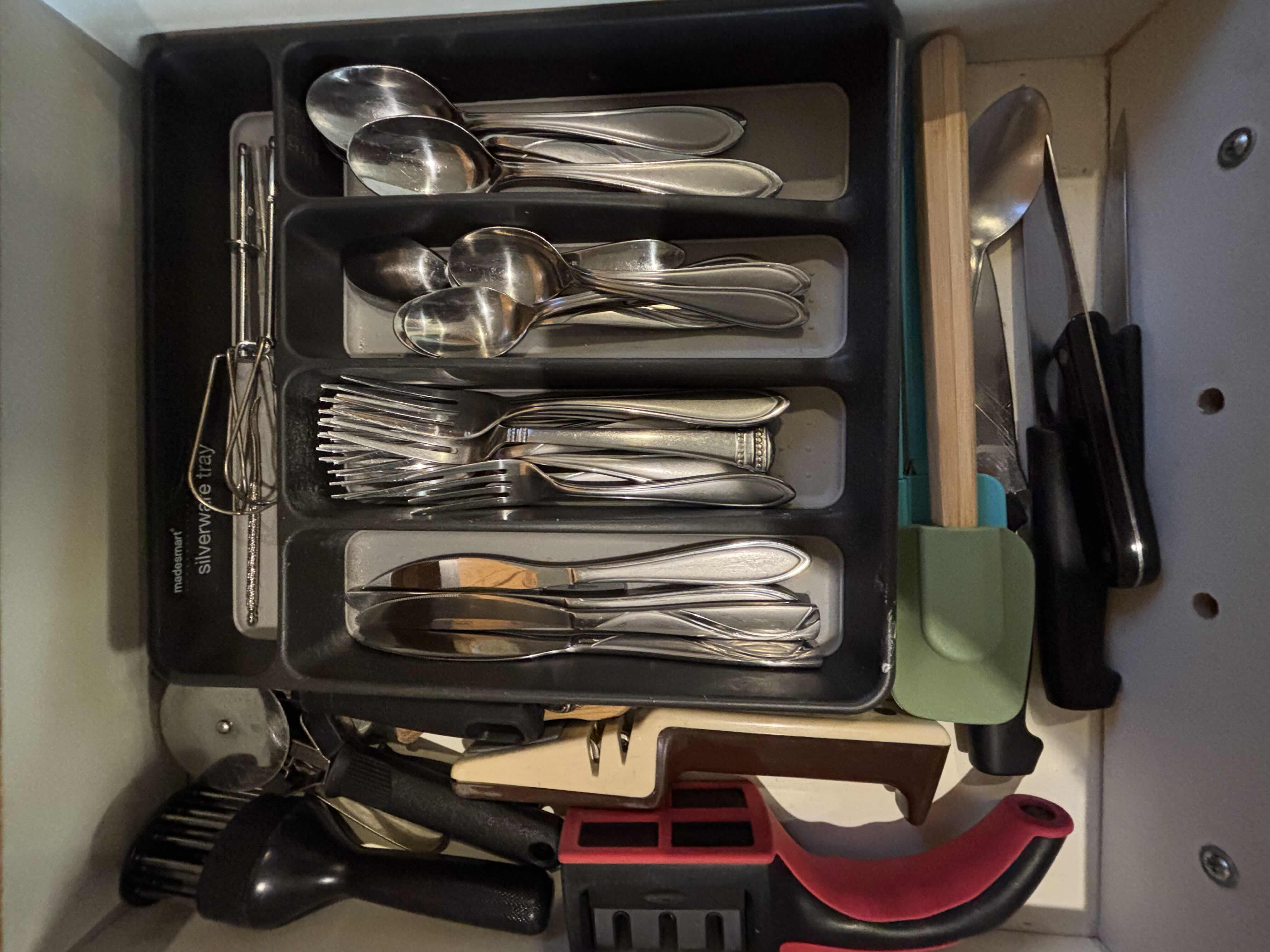 View 3 of CONTENTS OF KITCHEN DRAWERS