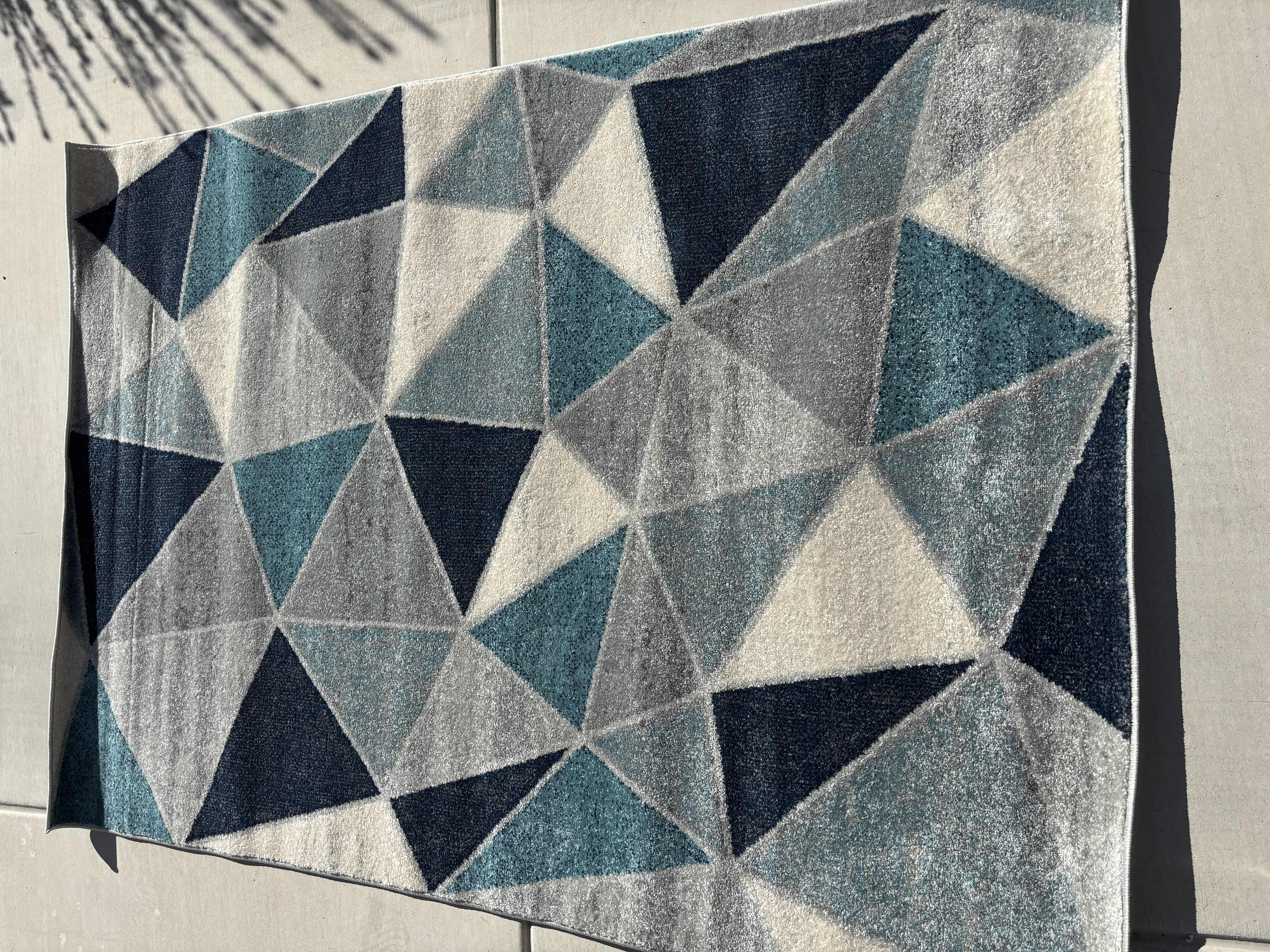 View 1 of 5’ X 7’ KAIA GEOMETRIC PATTERN RUG
