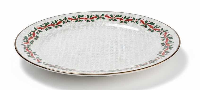 Photo 1 of ARCOROC GLASS 10” DINNER HOLLY & RIBBON PLATES WITH GOLD TRIM (16)