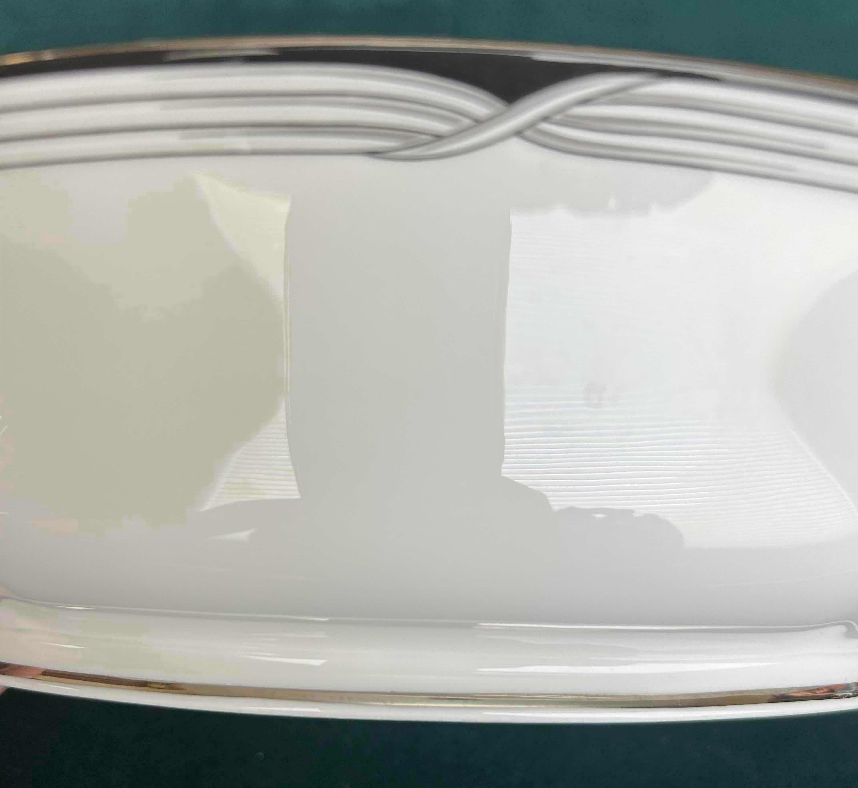 Photo 1 of LENOX "ERIN" DEBUT COLLECTION SERVING BOWL FINE CHINA 10"