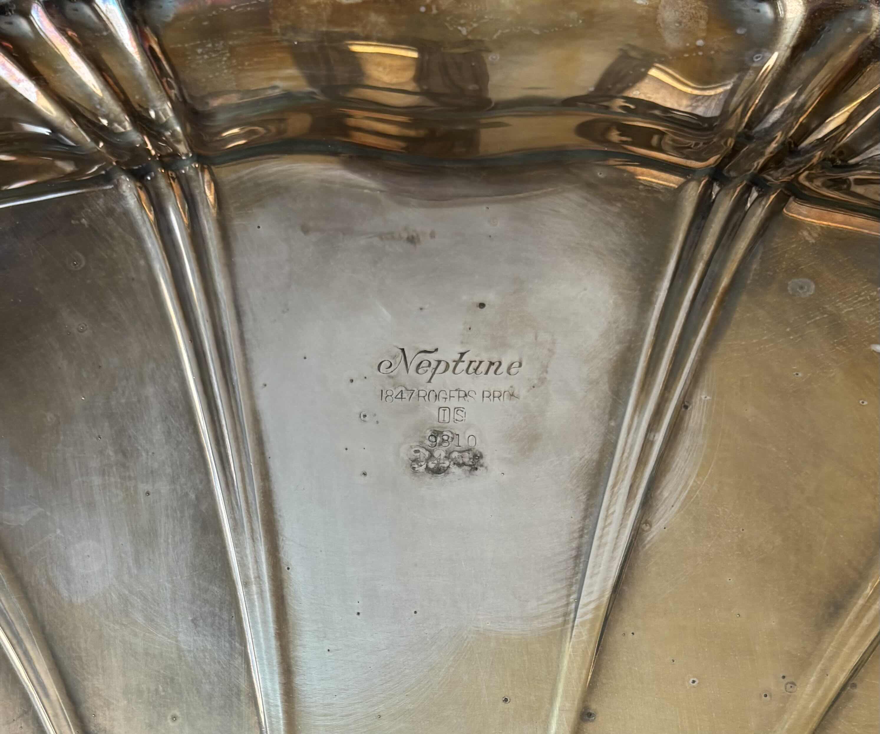 Photo 1 of VINTAGE 1847 ROGERS BROS NEPTUNE SILVER PLATED SERVING DISHES (SET OF 3) & TOWLE SILVER PLATED SMALL SERVING PLATTER WITH BUTTER SPREADER/CHEESE KNIFE