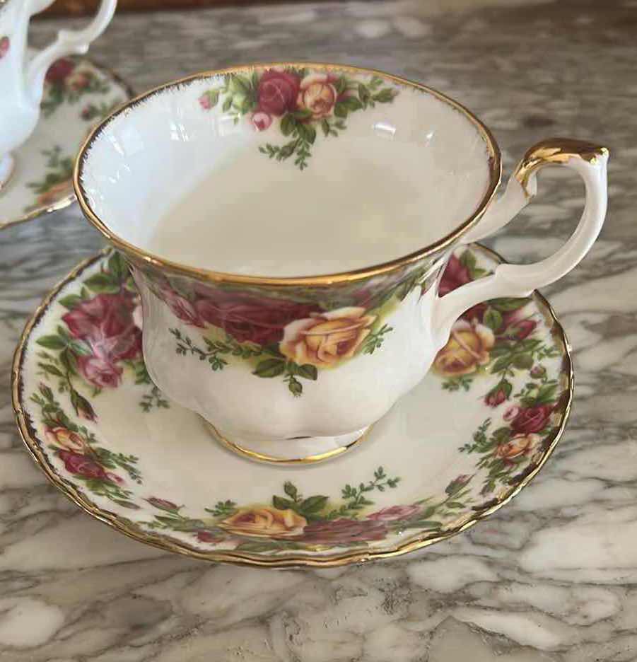 Photo 1 of ROYAL ALBERT OLD COUNTRY ROSES FINE BONE CHINA W 4 TEACUPS /SAUCERS & 4 DESSERT PLATES