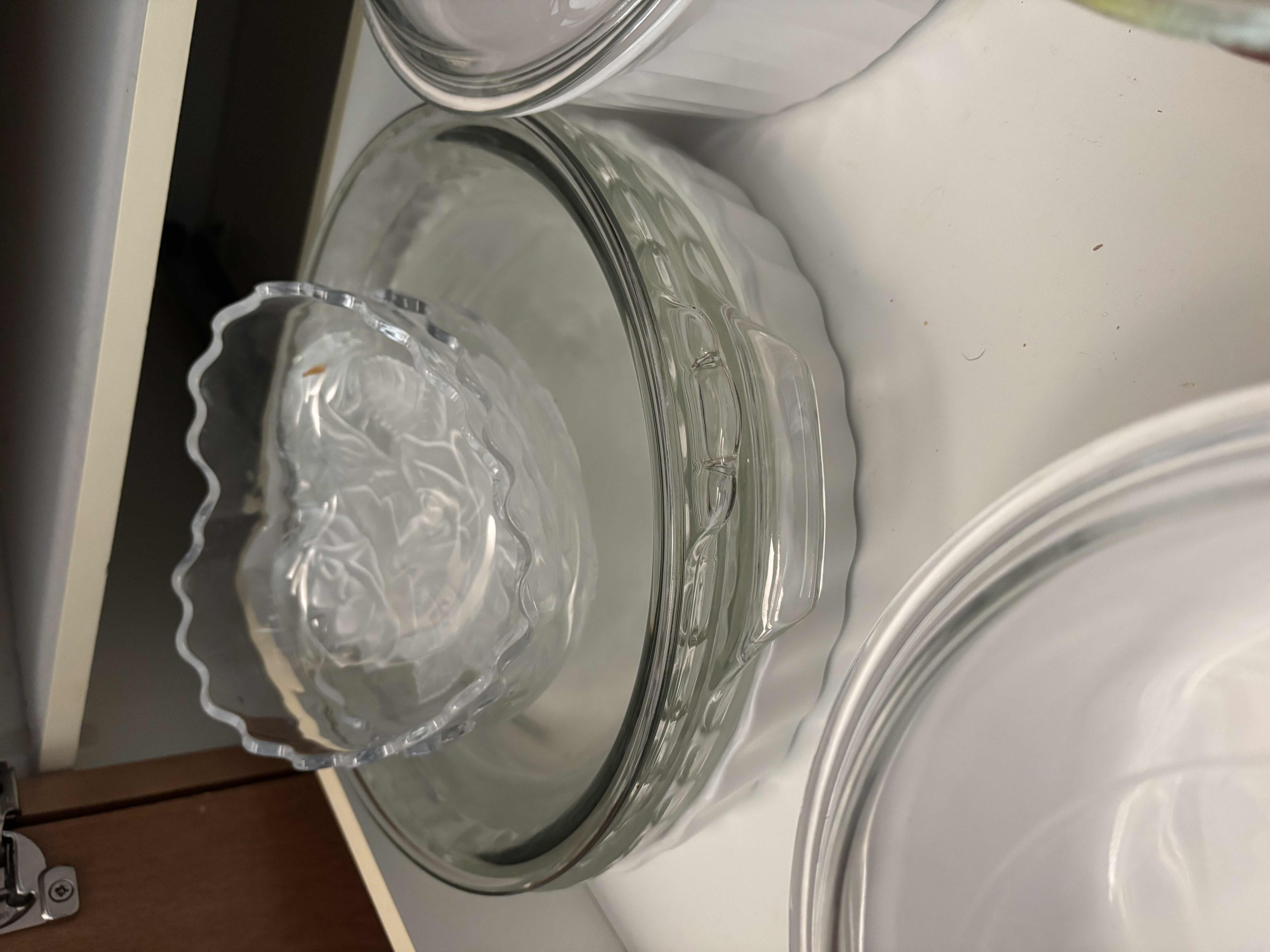 Photo 1 of CONTENTS OF KITCHEN DRAWER- SERVING BOWLS