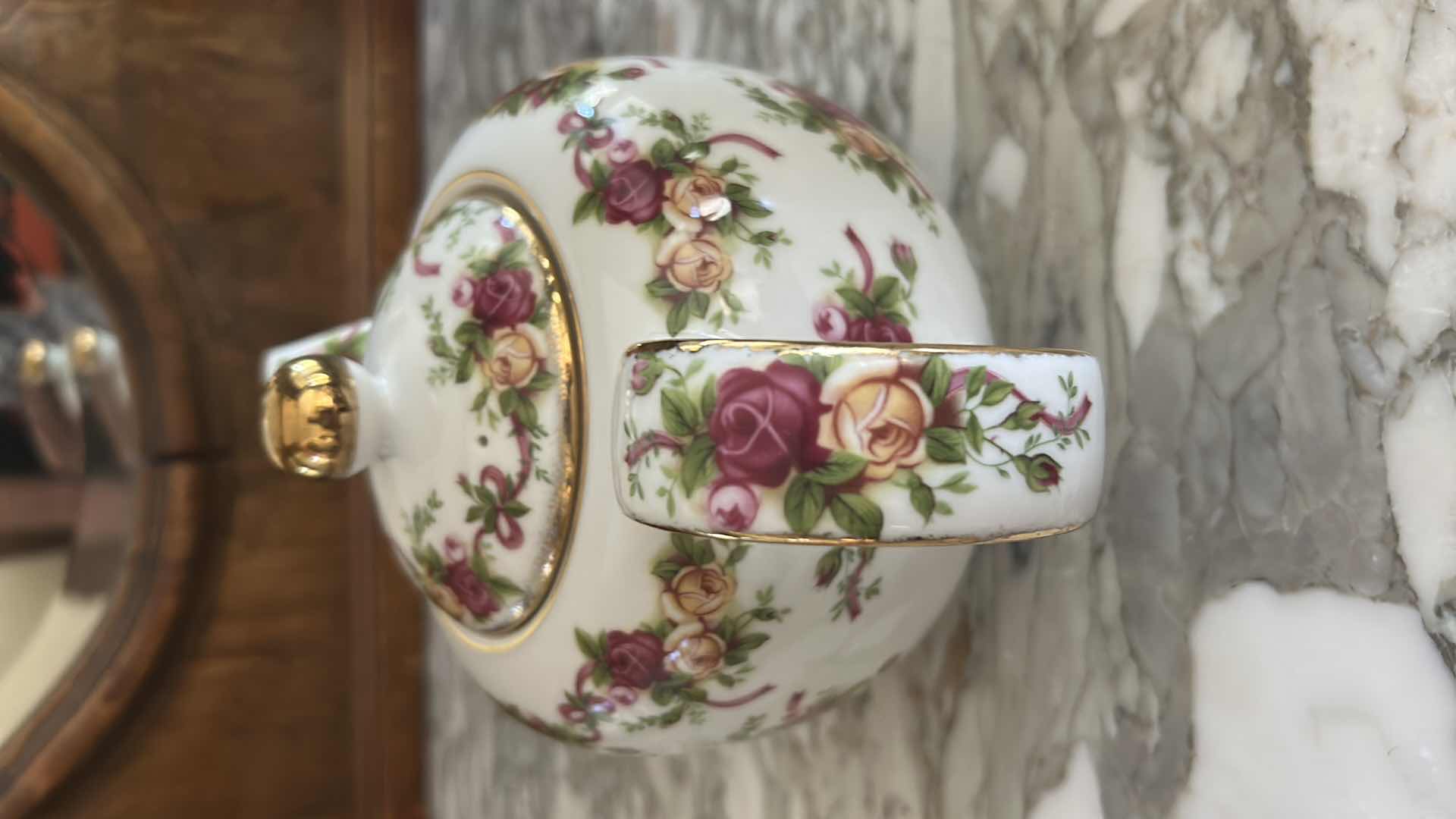 Photo 1 of VINTAGE ROYAL ALBERT FINE CHINA TEAPOT " OLD COUNTRY ROSES" PATTERN $120