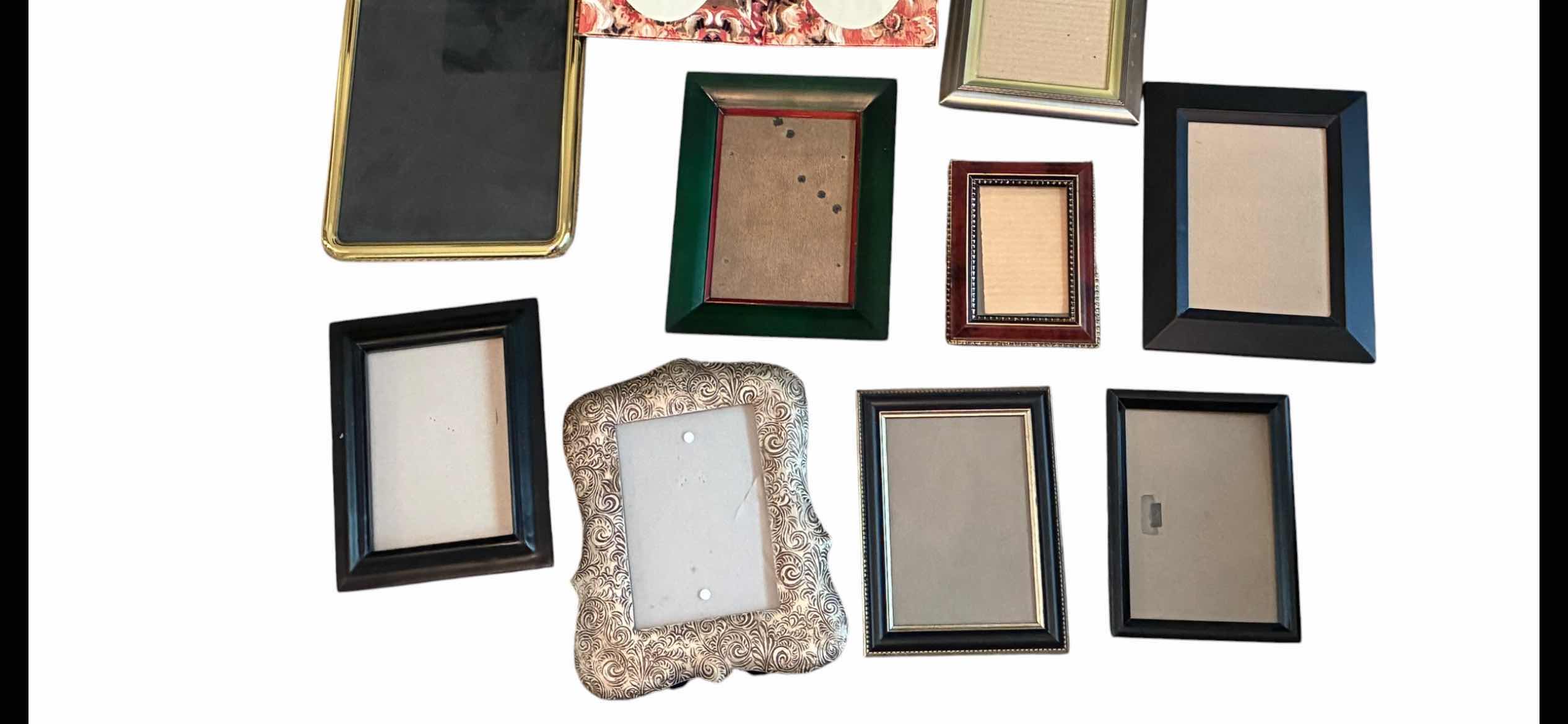 Photo 1 of VINTAGE DESKTOP & WALL HANGING PICTURE FRAMES (11)