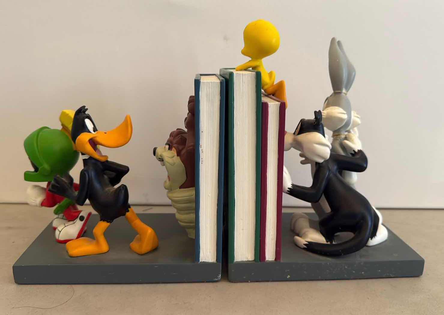 Photo 1 of CERAMIC BUGS BUNNY BOOKENDS H7”