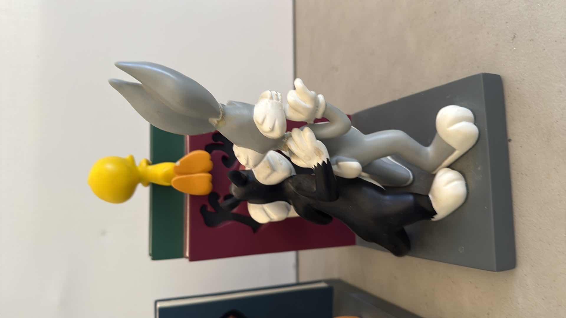 Photo 1 of CERAMIC BUGS BUNNY BOOKENDS H7”