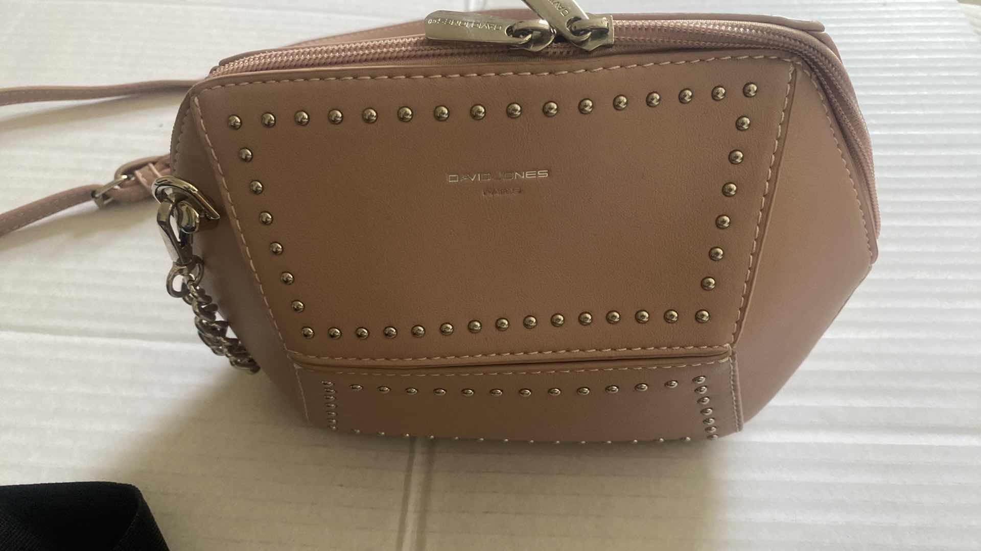 Photo 1 of WOMEN’S HANDBAGS (3)