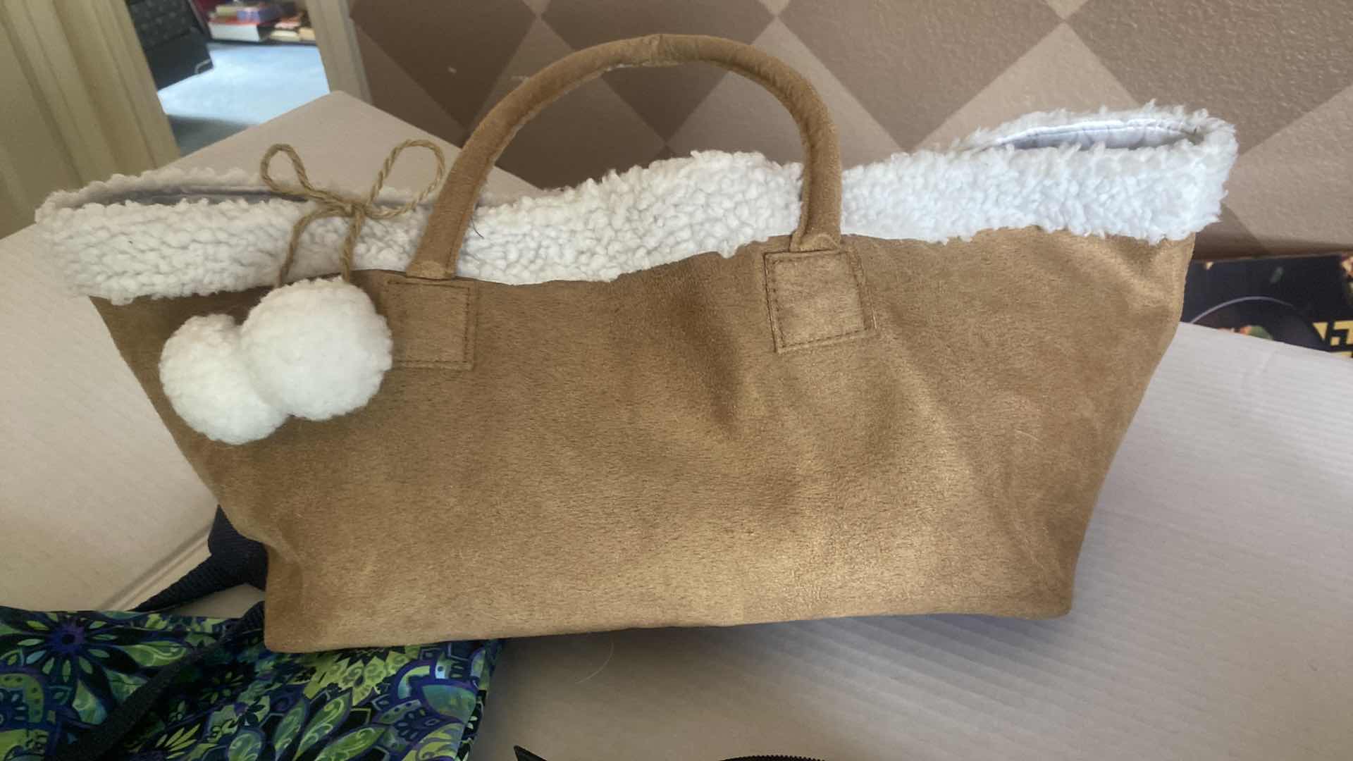 Photo 1 of WOMEN’S TOTE BAGS (4)