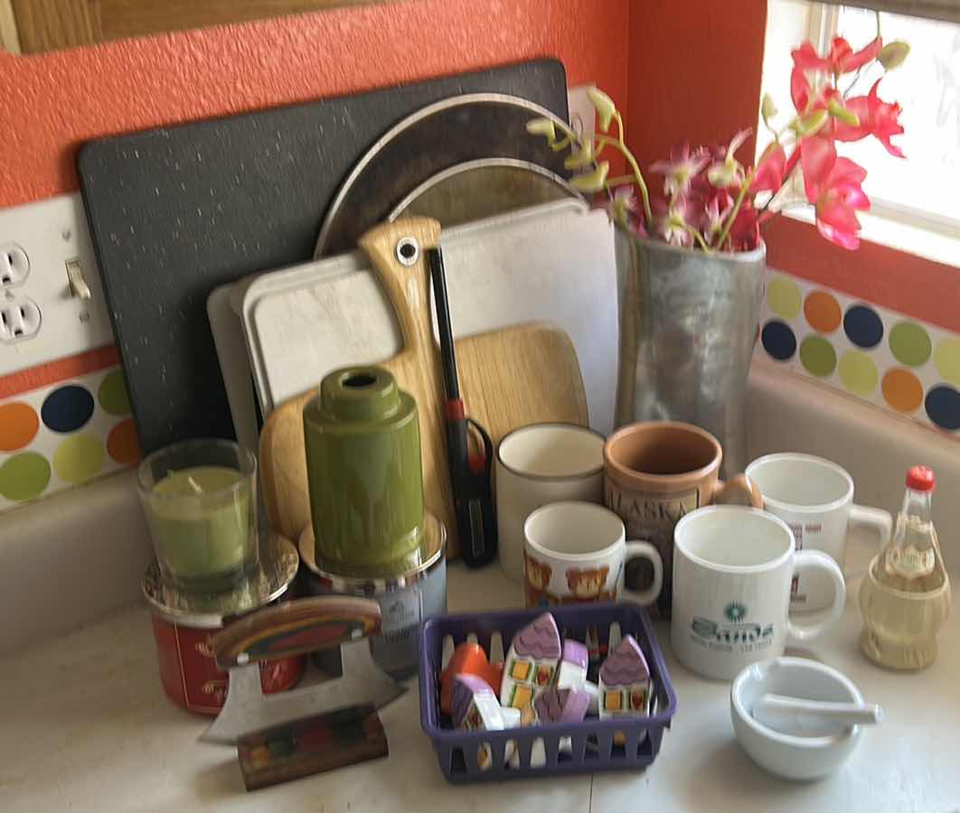 Photo 1 of KITCHEN ITEMS