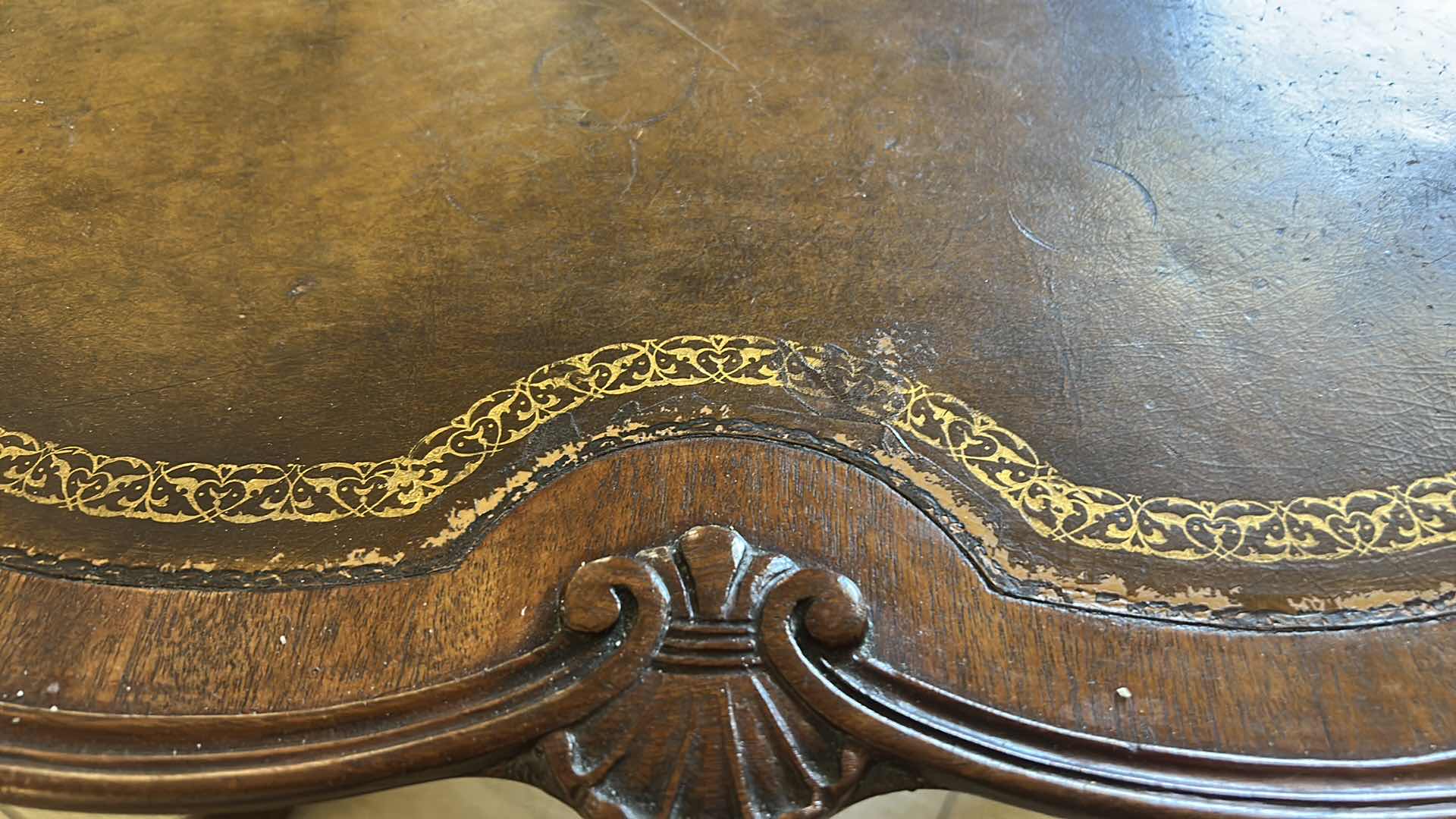 Photo 1 of VINTAGE MAHOGANY, PIECRUST COFFEE TABLE WITH SCALLOPED EDGE AND GRACEFUL TRIPOD BASE v 33“ x 33“ x H17“