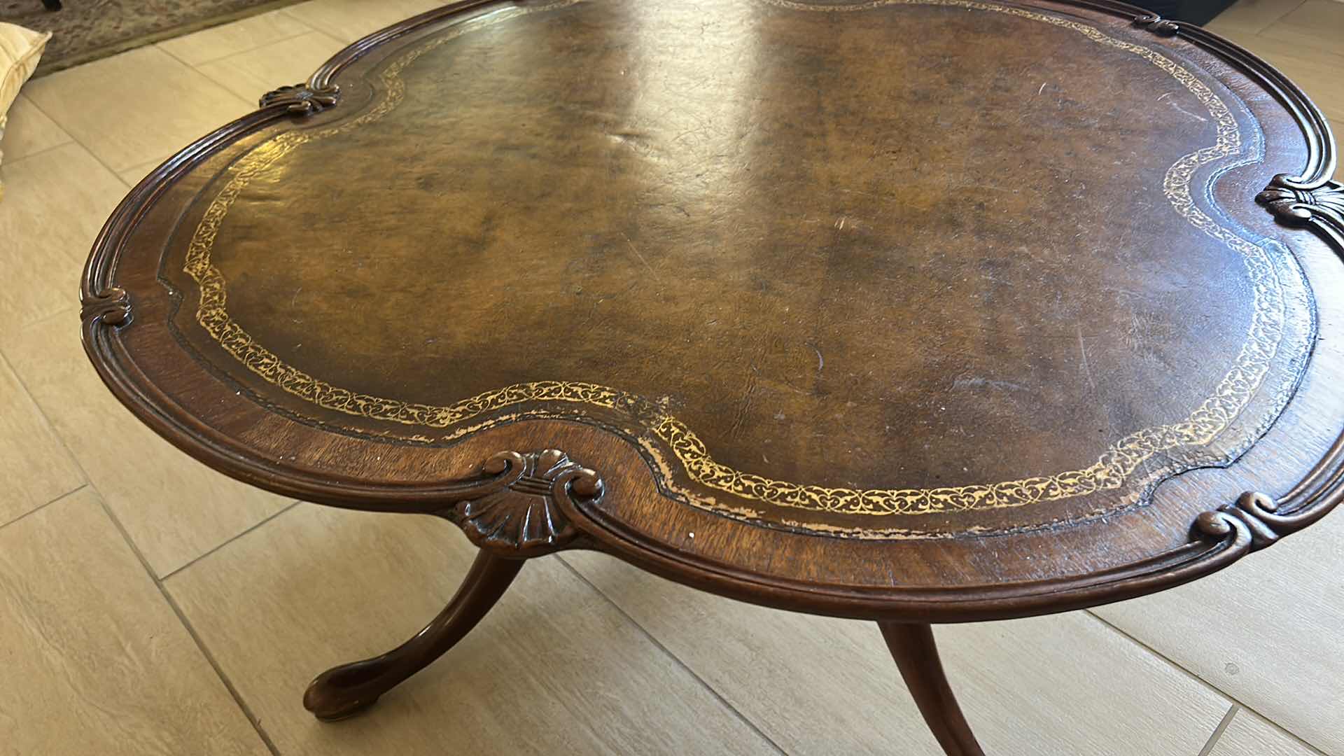 Photo 1 of VINTAGE MAHOGANY, PIECRUST COFFEE TABLE WITH SCALLOPED EDGE AND GRACEFUL TRIPOD BASE v 33“ x 33“ x H17“