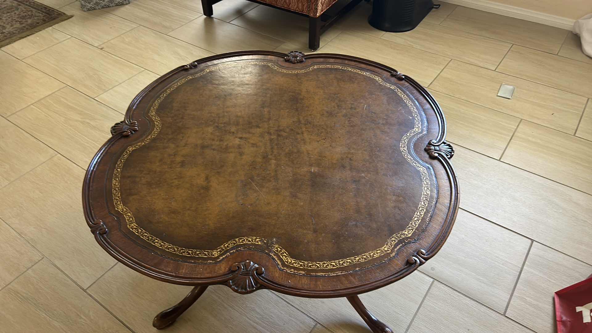 Photo 1 of VINTAGE MAHOGANY, PIECRUST COFFEE TABLE WITH SCALLOPED EDGE AND GRACEFUL TRIPOD BASE v 33“ x 33“ x H17“
