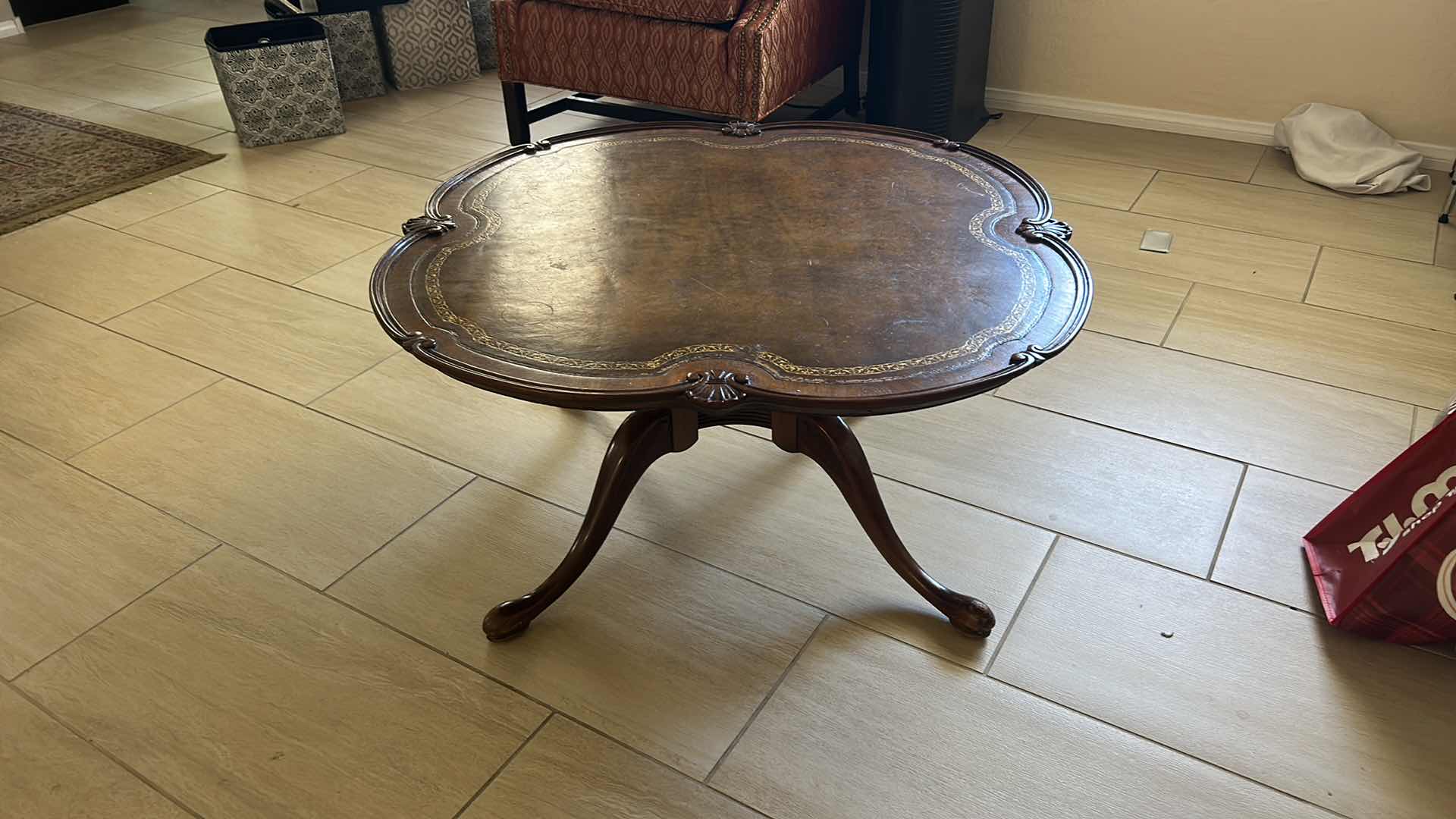Photo 1 of VINTAGE MAHOGANY, PIECRUST COFFEE TABLE WITH SCALLOPED EDGE AND GRACEFUL TRIPOD BASE v 33“ x 33“ x H17“