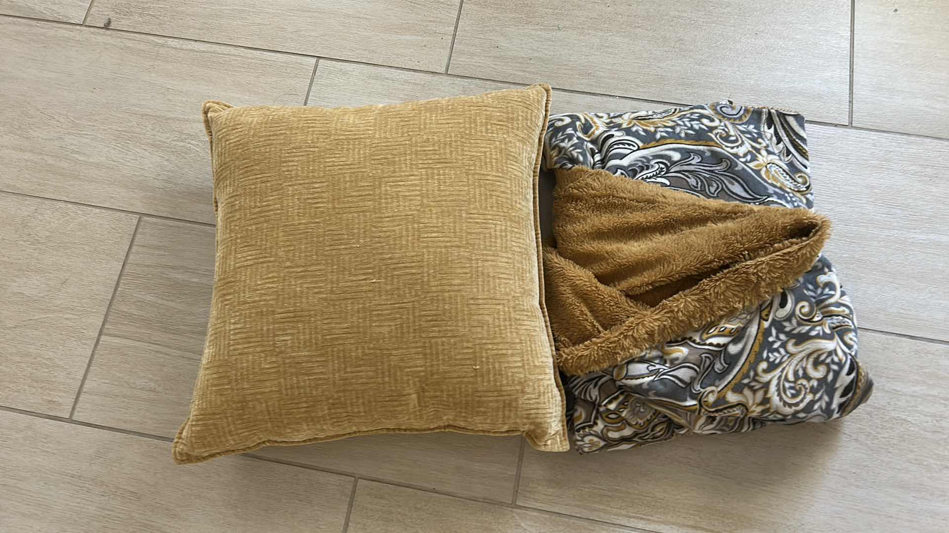 Photo 1 of 2 TOSS PILLOWS AND SOFT THROW