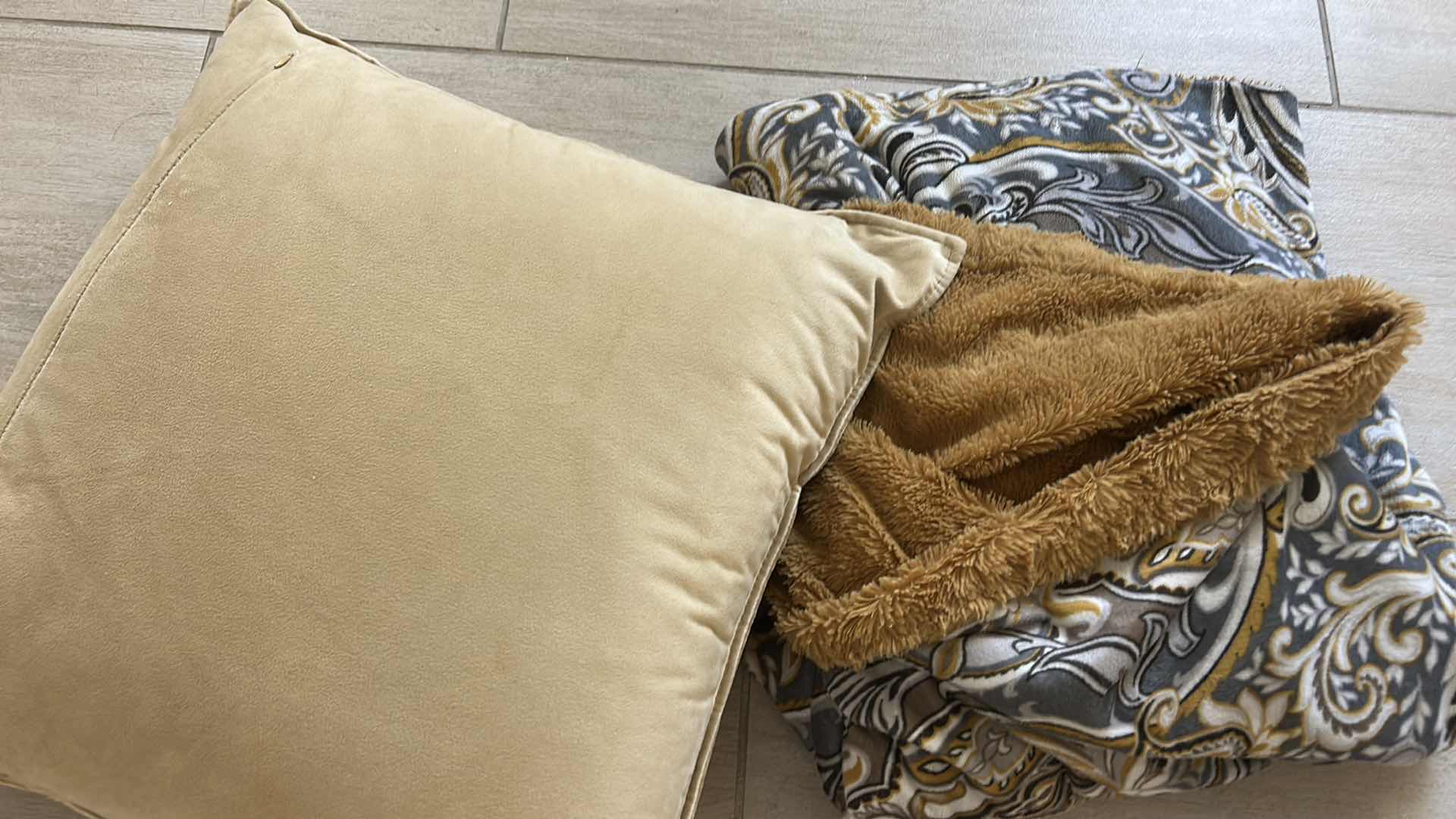 Photo 1 of 2 TOSS PILLOWS AND SOFT THROW