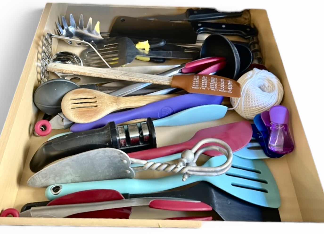 Photo 1 of CONTENTS OF DRAWER IN KITCHEN