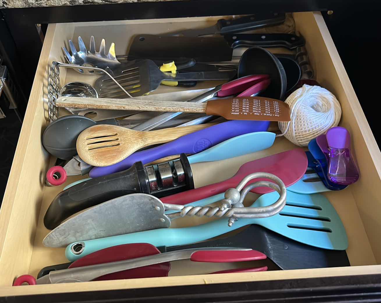 Photo 1 of CONTENTS OF DRAWER IN KITCHEN
