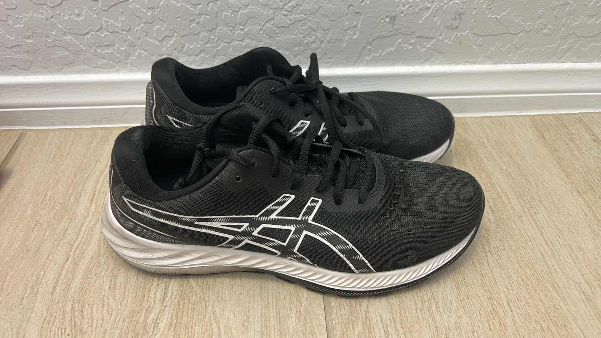 Photo 1 of ASICS GEL-CONTEND, RUNNING SHOES - WOMENS SIZE 10