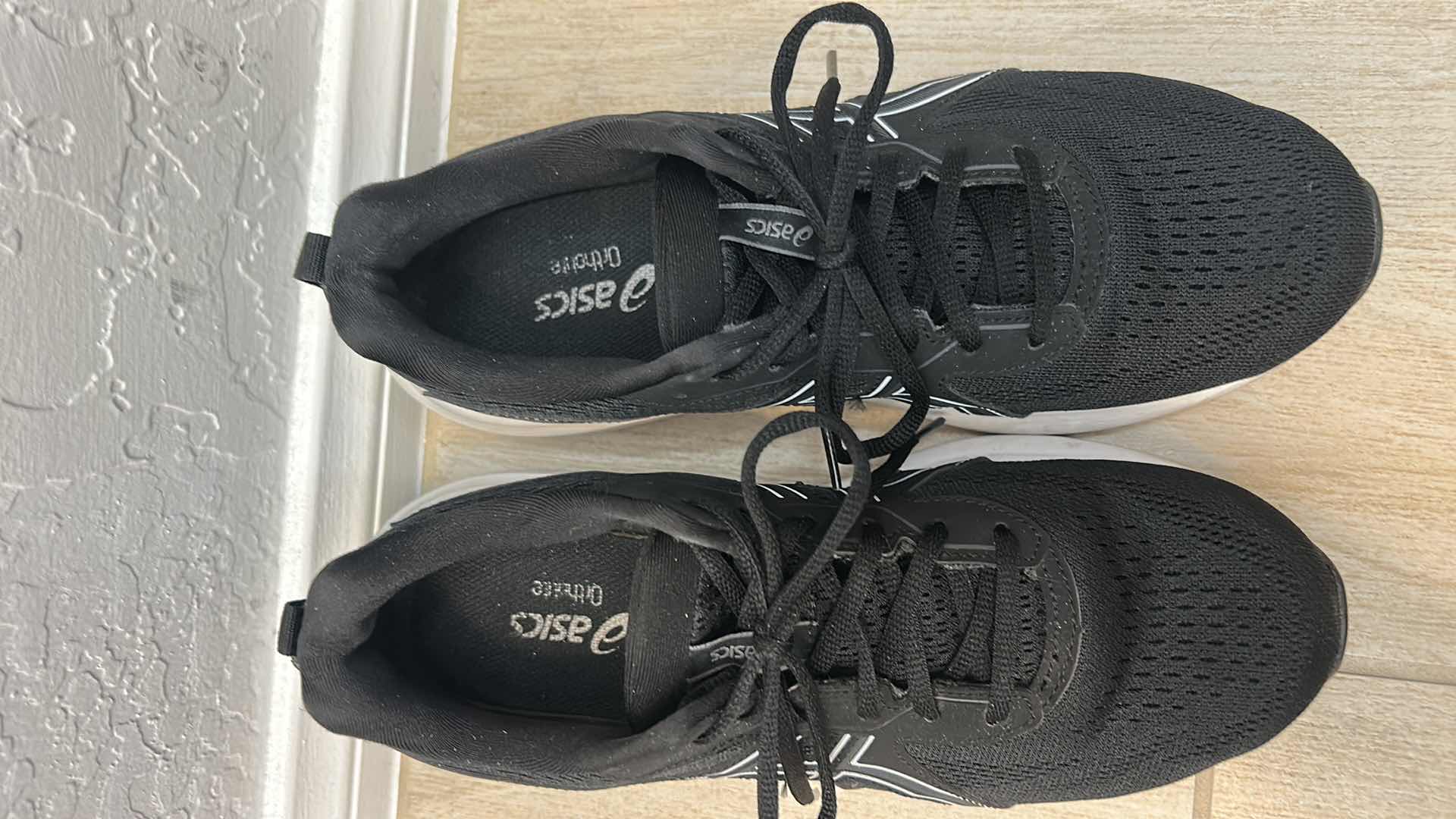 Photo 1 of ASICS GEL-CONTEND, RUNNING SHOES - WOMENS SIZE 10