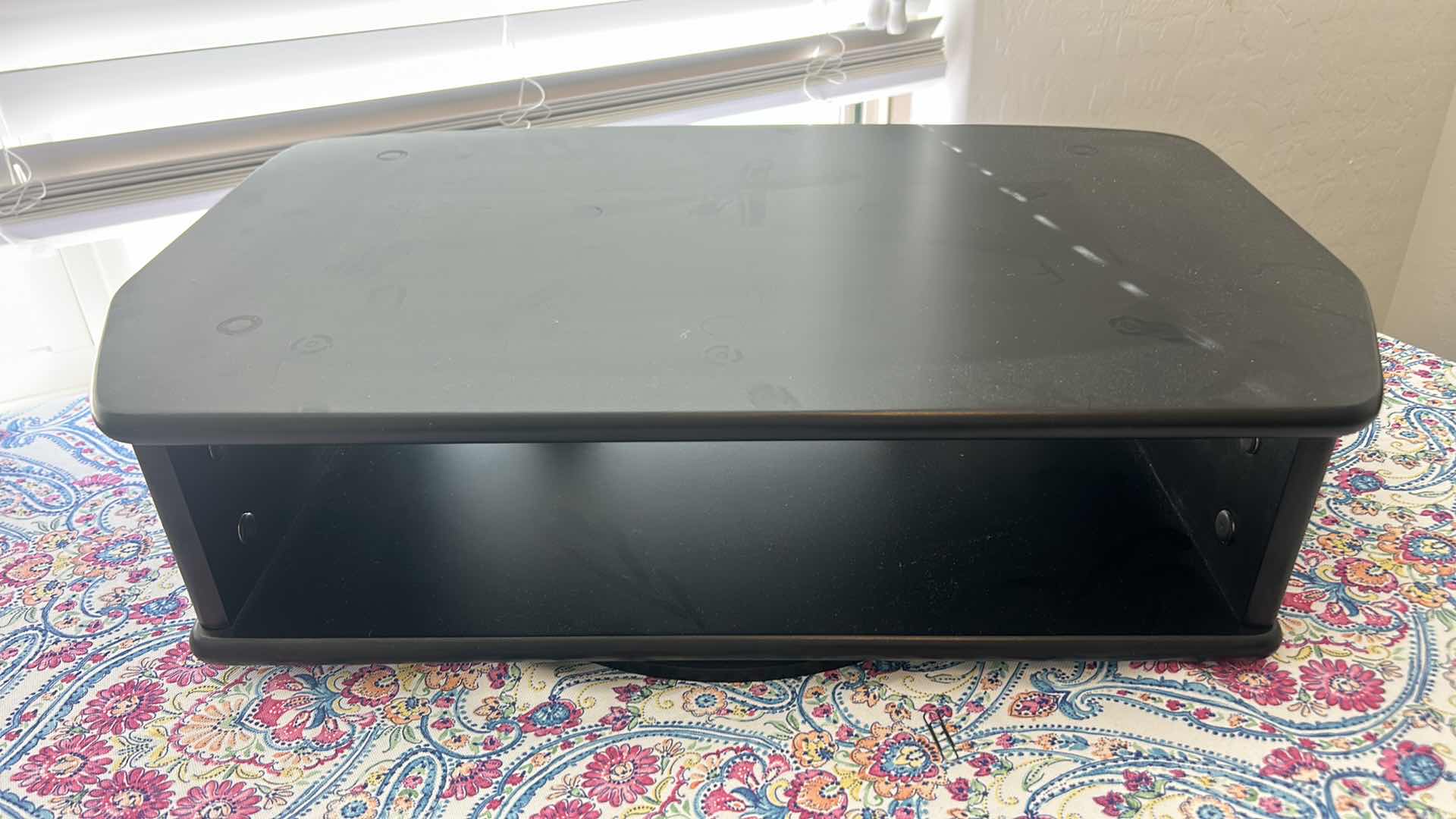 Photo 1 of VIZIO VX32L 32 INCH LCD TELEVISION WITH STAND