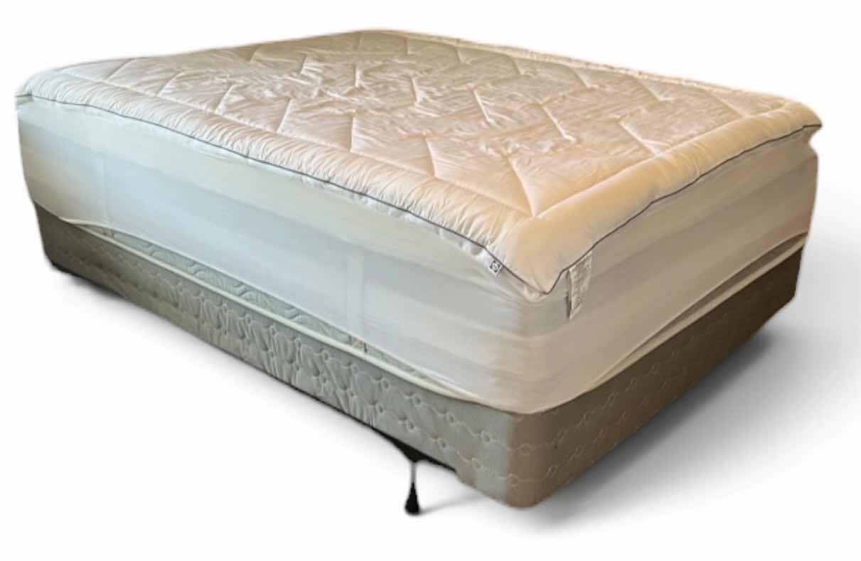 Photo 1 of ZINUS QUEEN MATTRESS WITH FOAM PAD, TOPPER, AND COVER WITH BOX SPRINGS