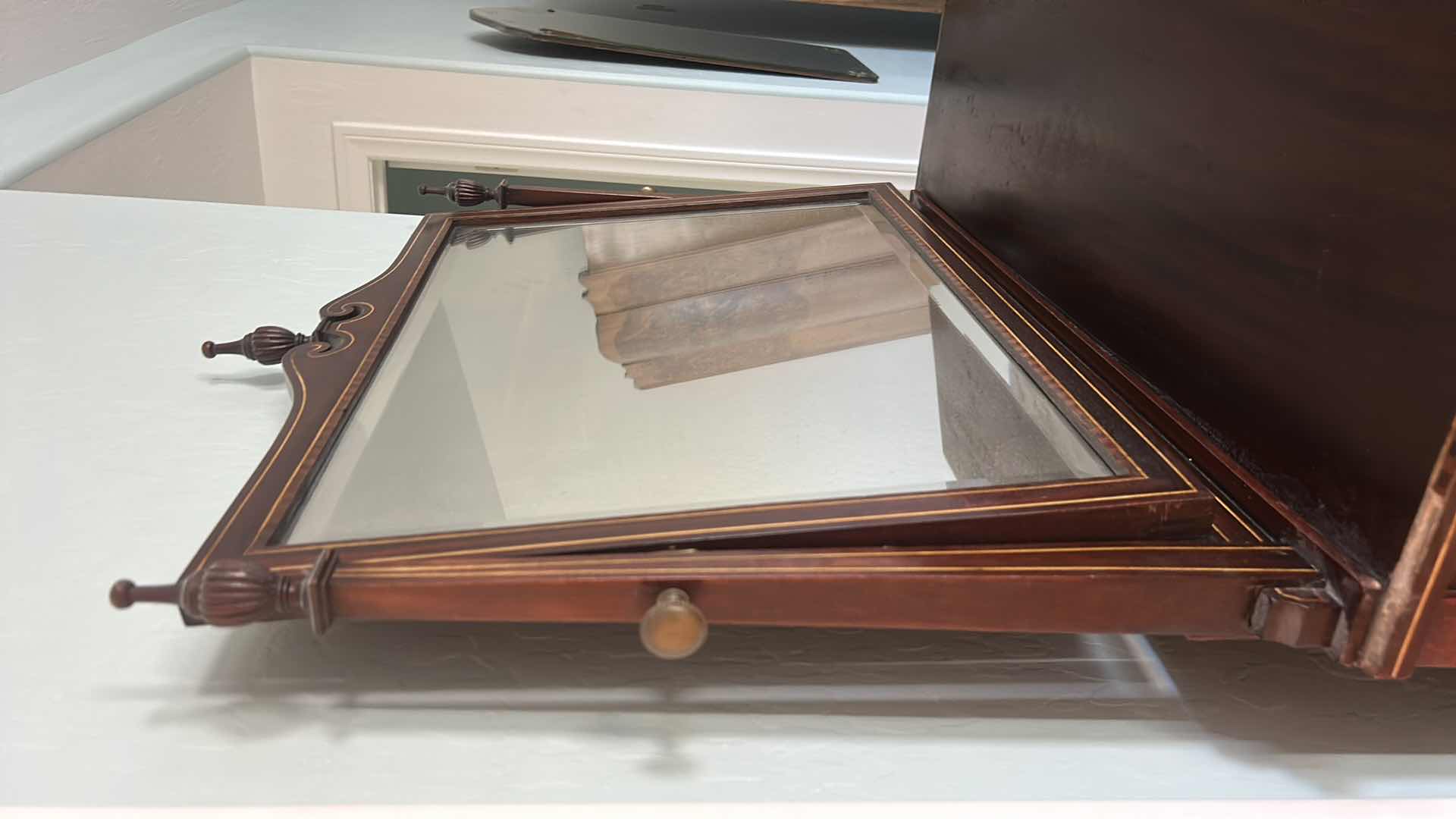 Photo 1 of VINTAGE AMERICAN FEDERAL REVIVAL STYLE BOWFRONT CHEST OF DRAWERS WITH AN ACCOMPANYING ATTACHED TILT MIRROR. RICHLY STAINED MAHOGANY VENEERS DECORATED WITH A DISTINCTIVE "BARBER POLE" CHECKERED BAND INLAY ALONG THE BORDERS OF THE DRAWERS. EXPERTLY CRAFTED
