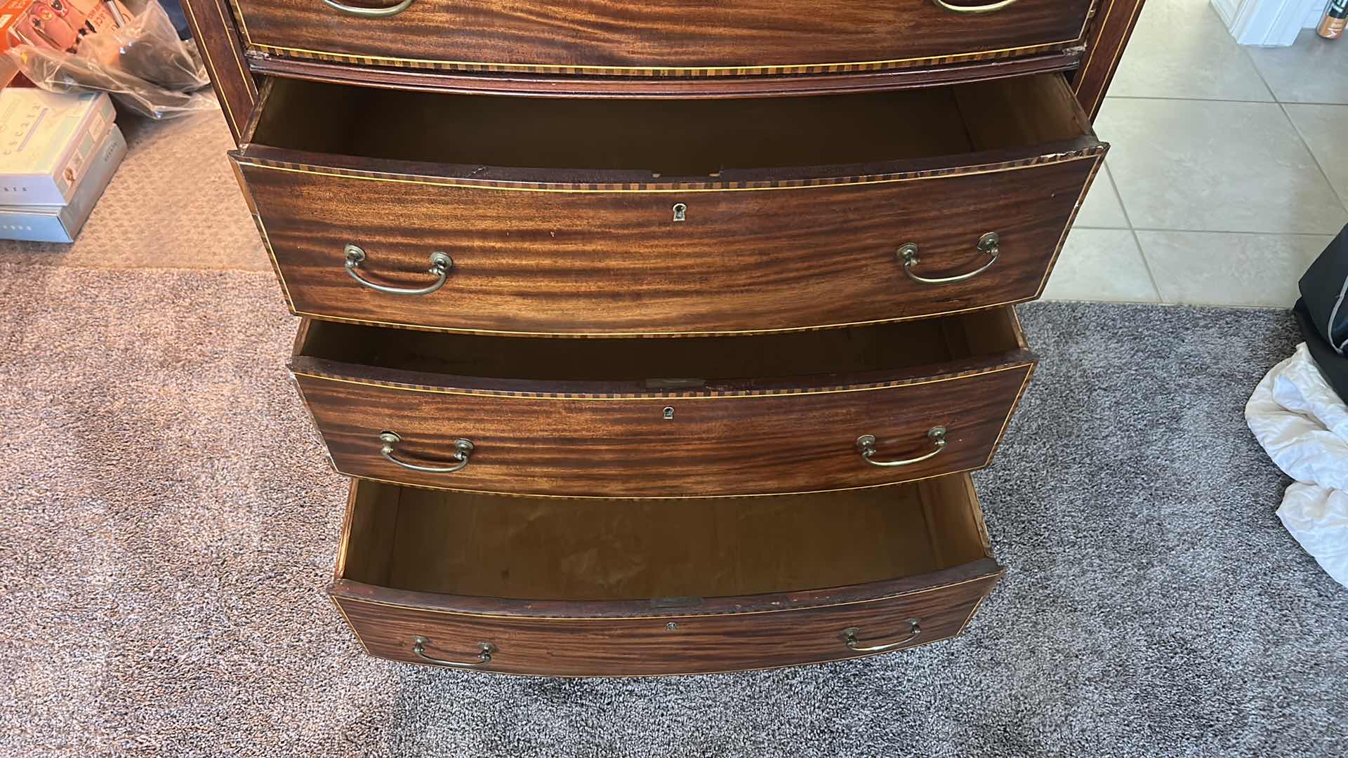 Photo 1 of VINTAGE AMERICAN FEDERAL REVIVAL STYLE BOWFRONT CHEST OF DRAWERS WITH AN ACCOMPANYING ATTACHED TILT MIRROR. RICHLY STAINED MAHOGANY VENEERS DECORATED WITH A DISTINCTIVE "BARBER POLE" CHECKERED BAND INLAY ALONG THE BORDERS OF THE DRAWERS. EXPERTLY CRAFTED
