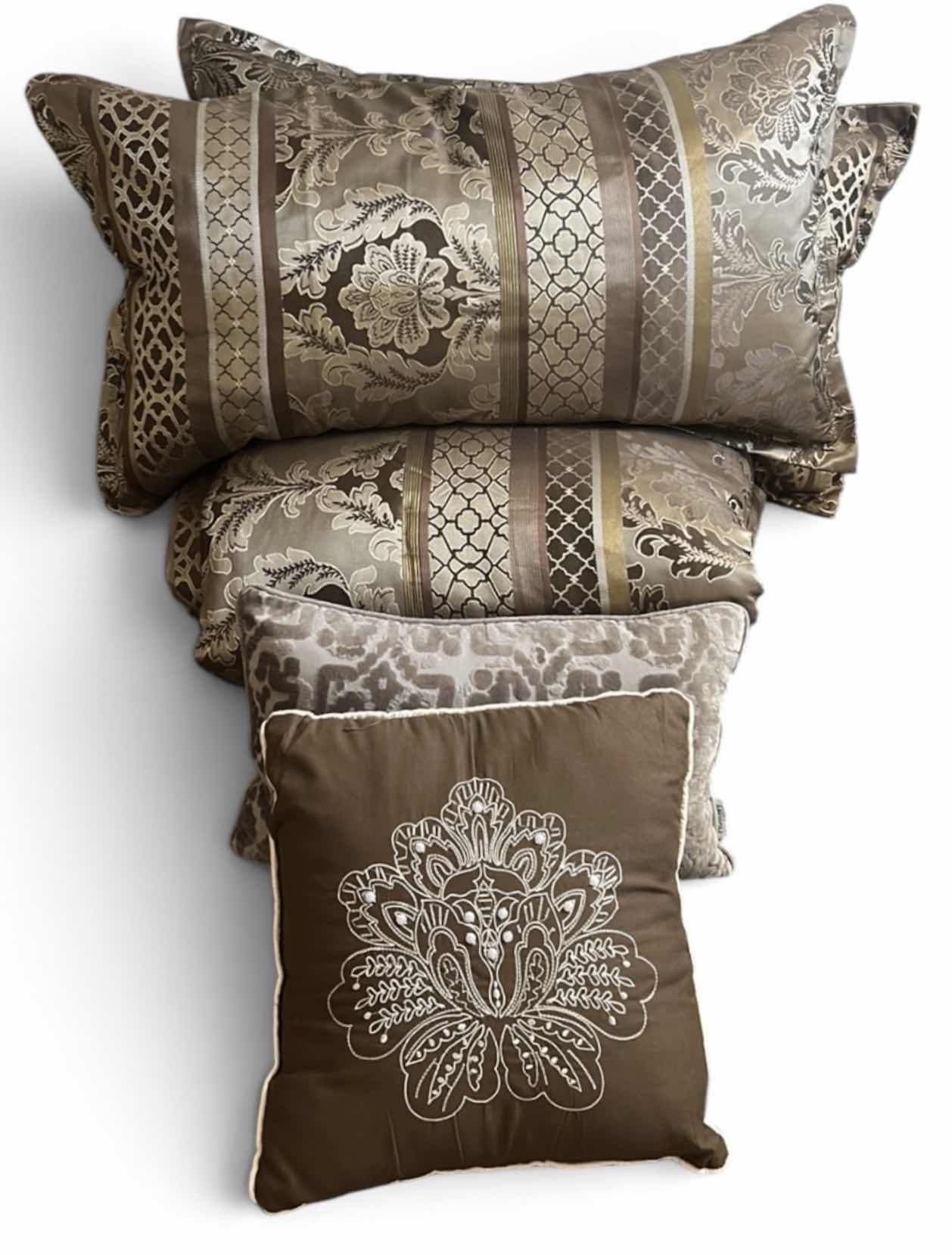 Photo 1 of QUEEN, BEDDING PILLOWS, AND SHAMS