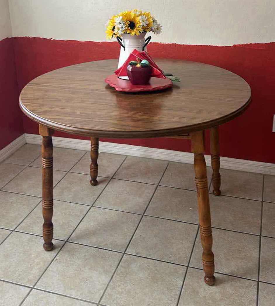 Photo 1 of MID-CENTURY AMERICAN COLONIAL REVIVAL STYLE OAK / MAPLE ROUND EXTENSION KITCHEN DINING TABLE 42” x H30”
