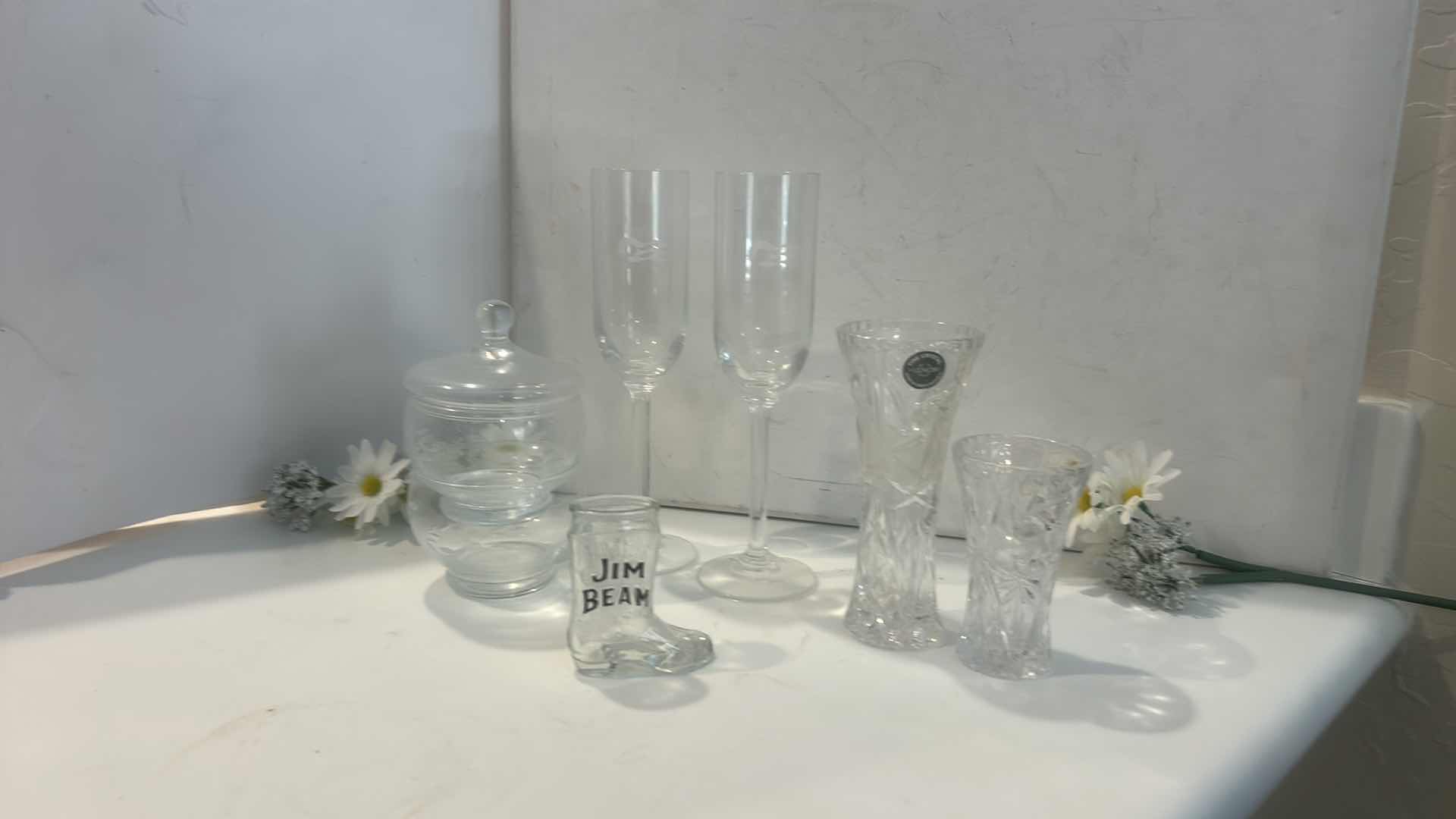 Photo 1 of CRYSTAL AND GLASS ASSORTMENT (LENOX VASE H6”)
