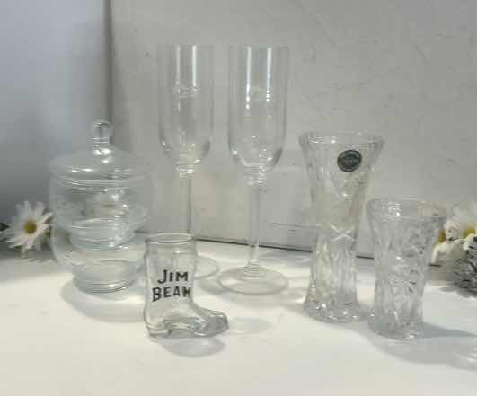 Photo 1 of CRYSTAL AND GLASS ASSORTMENT (LENOX VASE H6”)