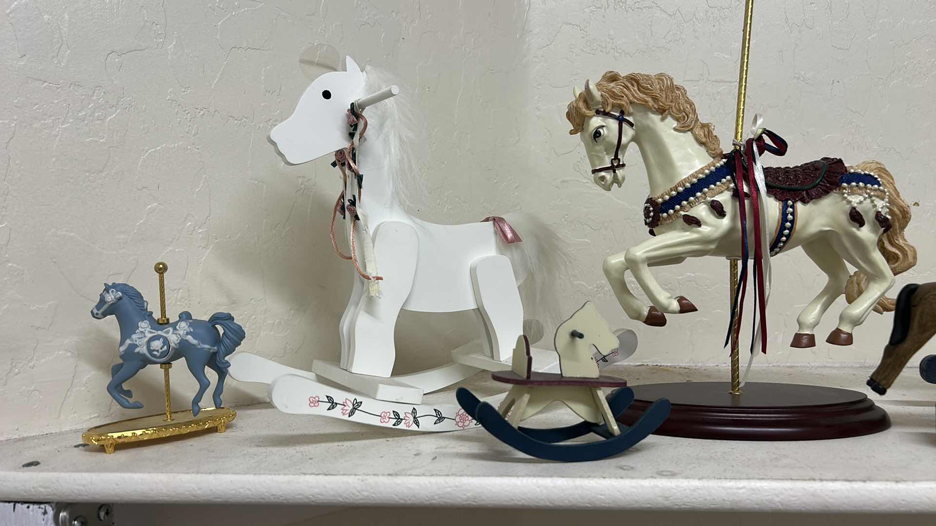 Photo 1 of HORSE HOME DECOR PIECES