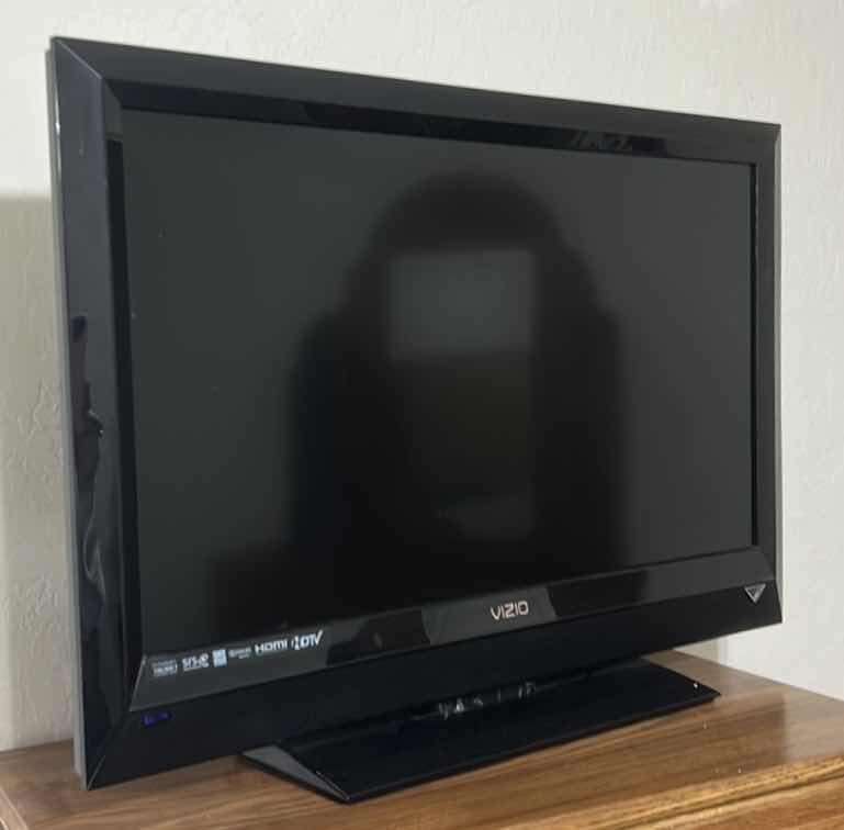 Photo 1 of 32” VIZIO TV