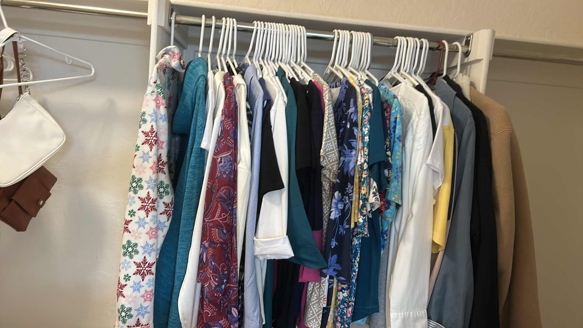 Photo 1 of WOMEN’S CLOTHING ASSORTMENT SIZE LARGE