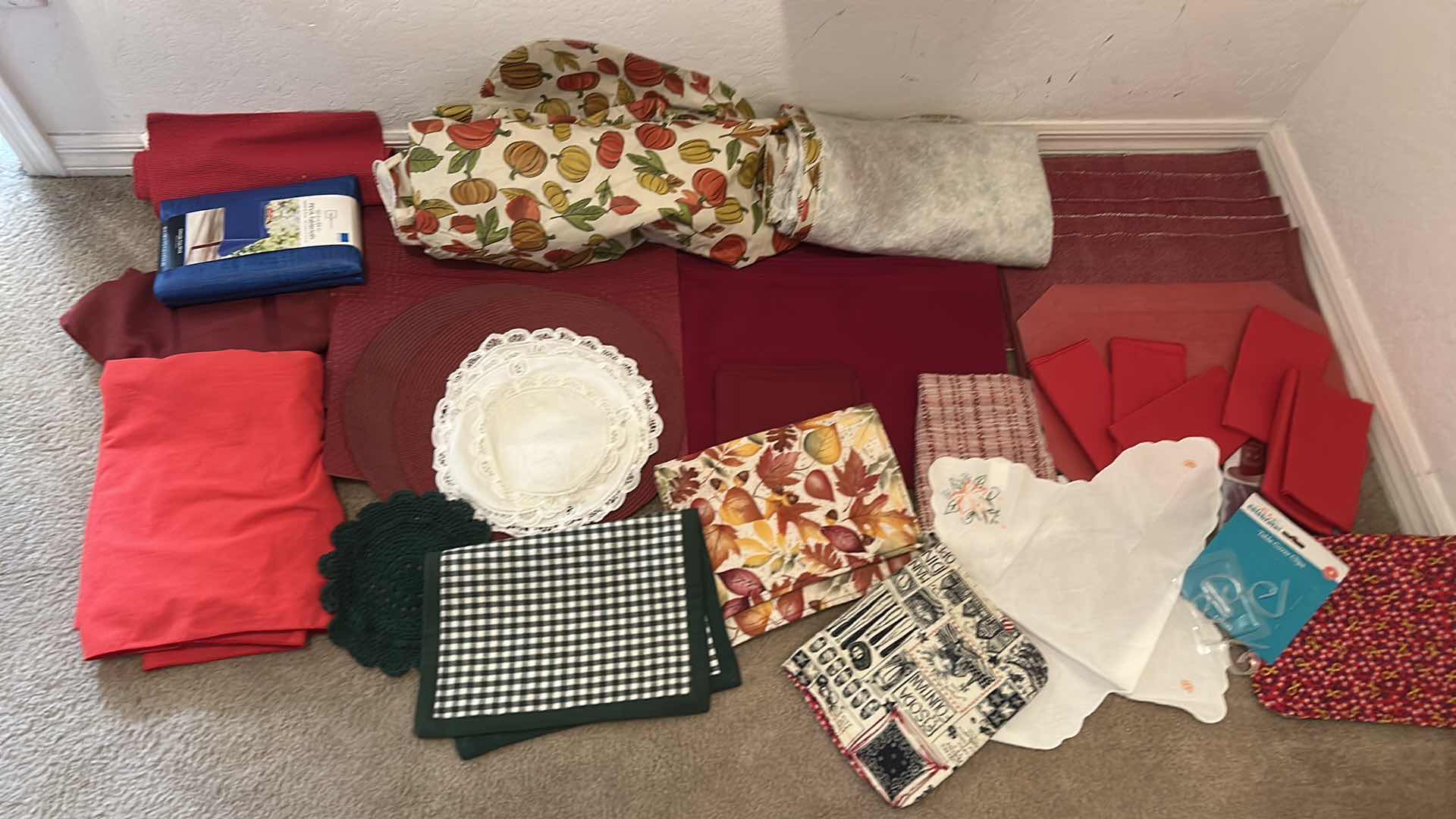 Photo 1 of TABLE LINENS & PLACE MATS